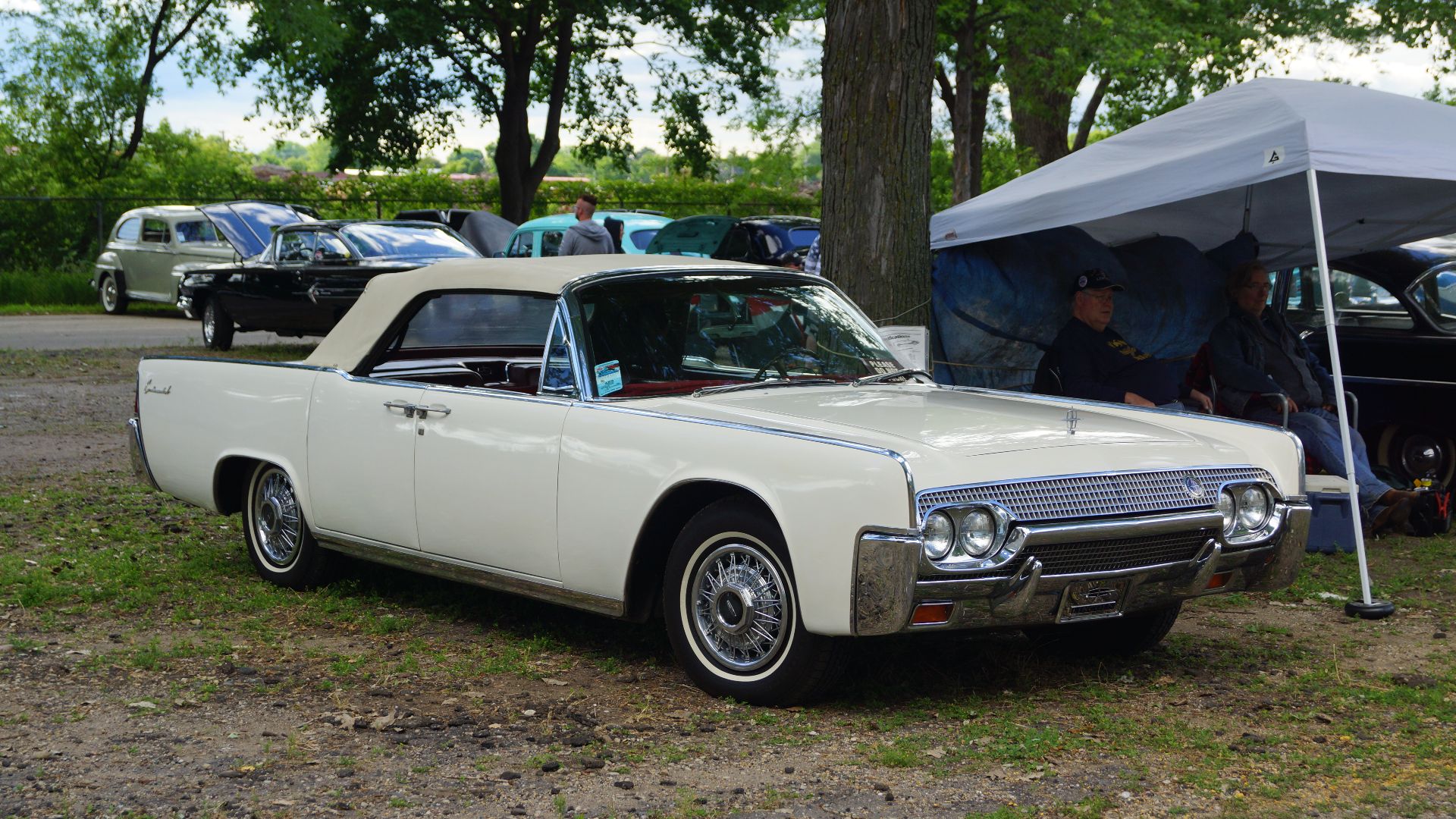 File:1961 Lincoln Continental Convertible (34812267663).jpg