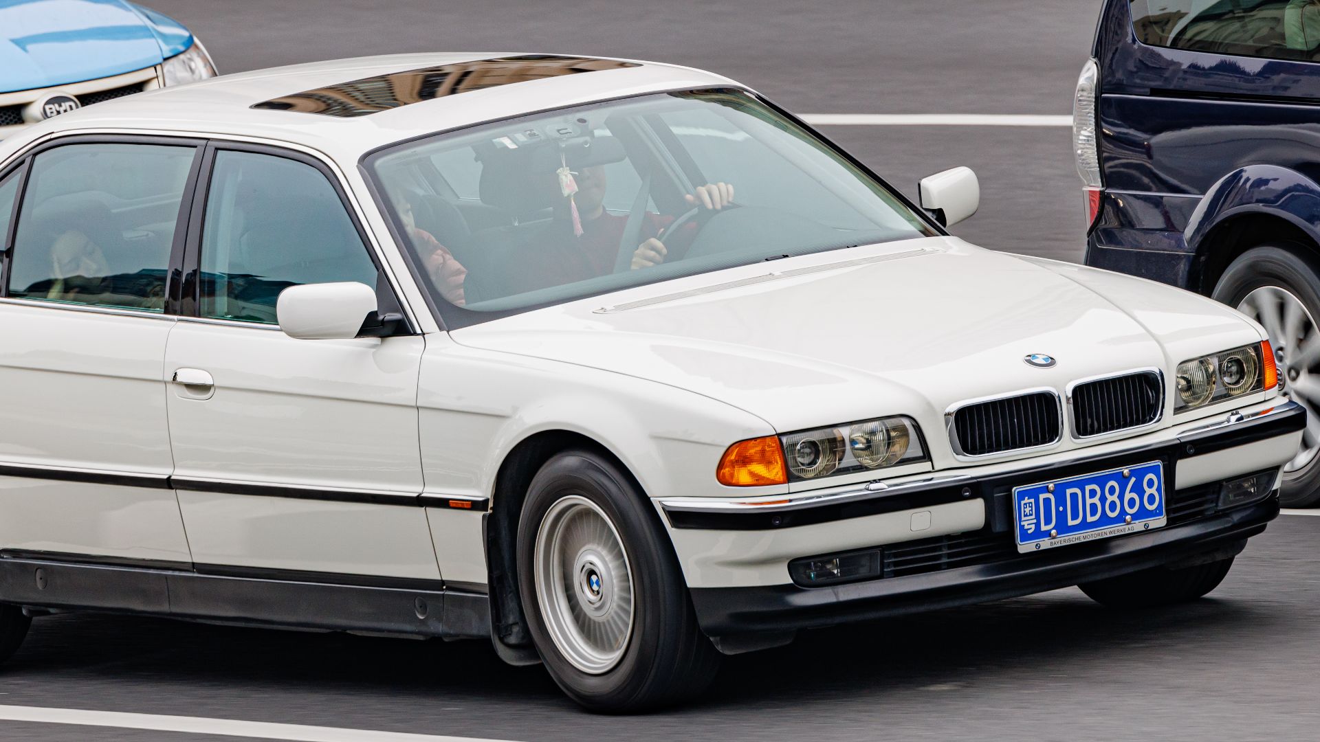 File:BMW 7 SERIES (E38) China.jpg