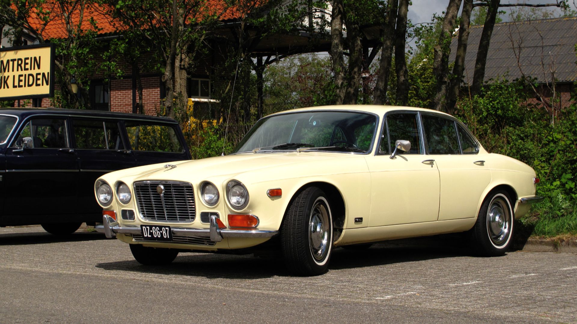 File:1971 Jaguar XJ6 (Series I).jpg