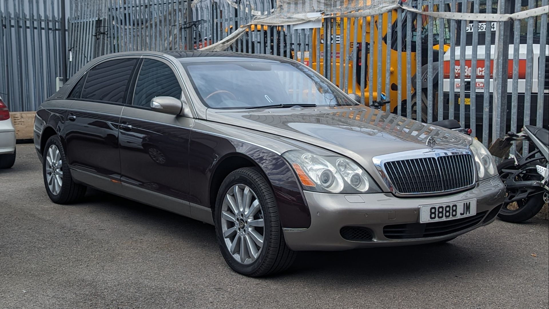 File:2003 Maybach 62.jpg