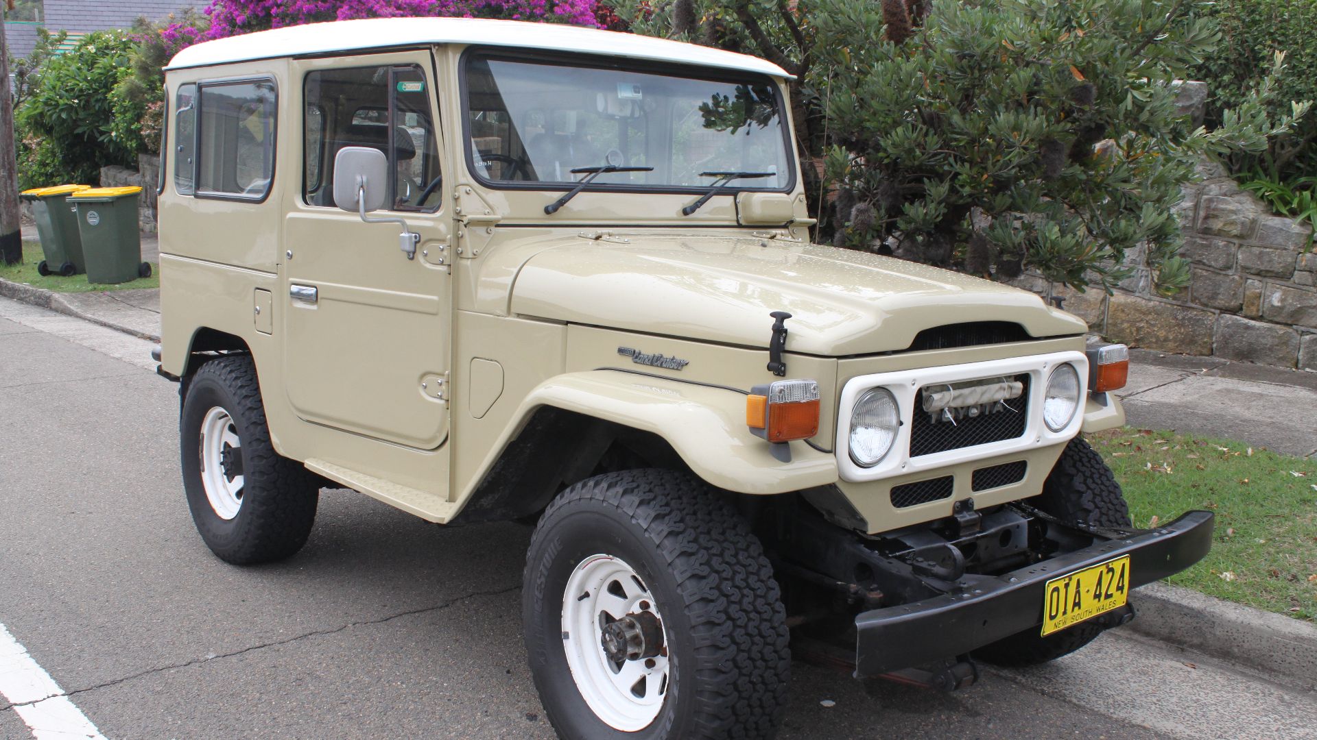 File:1980 Toyota Land Cruiser (FJ40) hardtop (26042130985).jpg