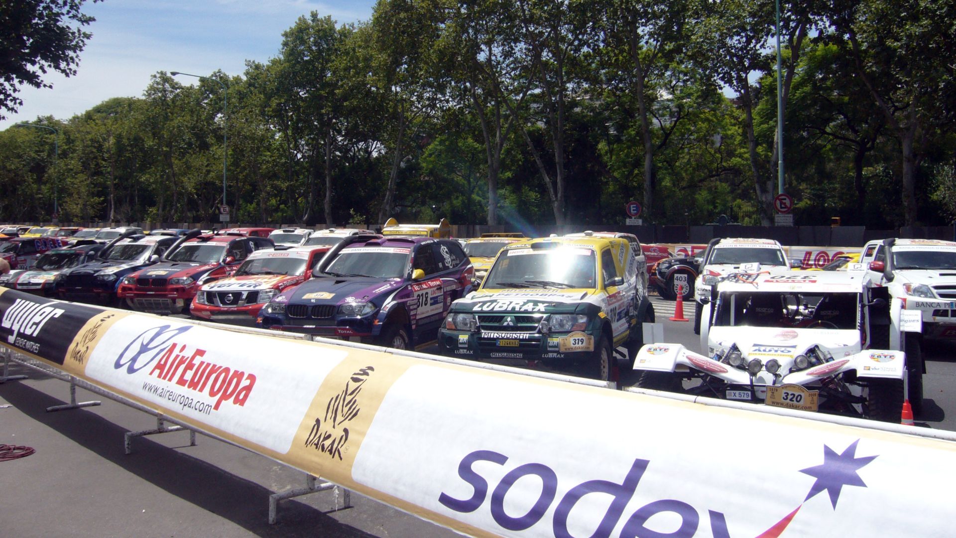 File:Rally Dakar 2009 Av. Sarmiento (2).jpg