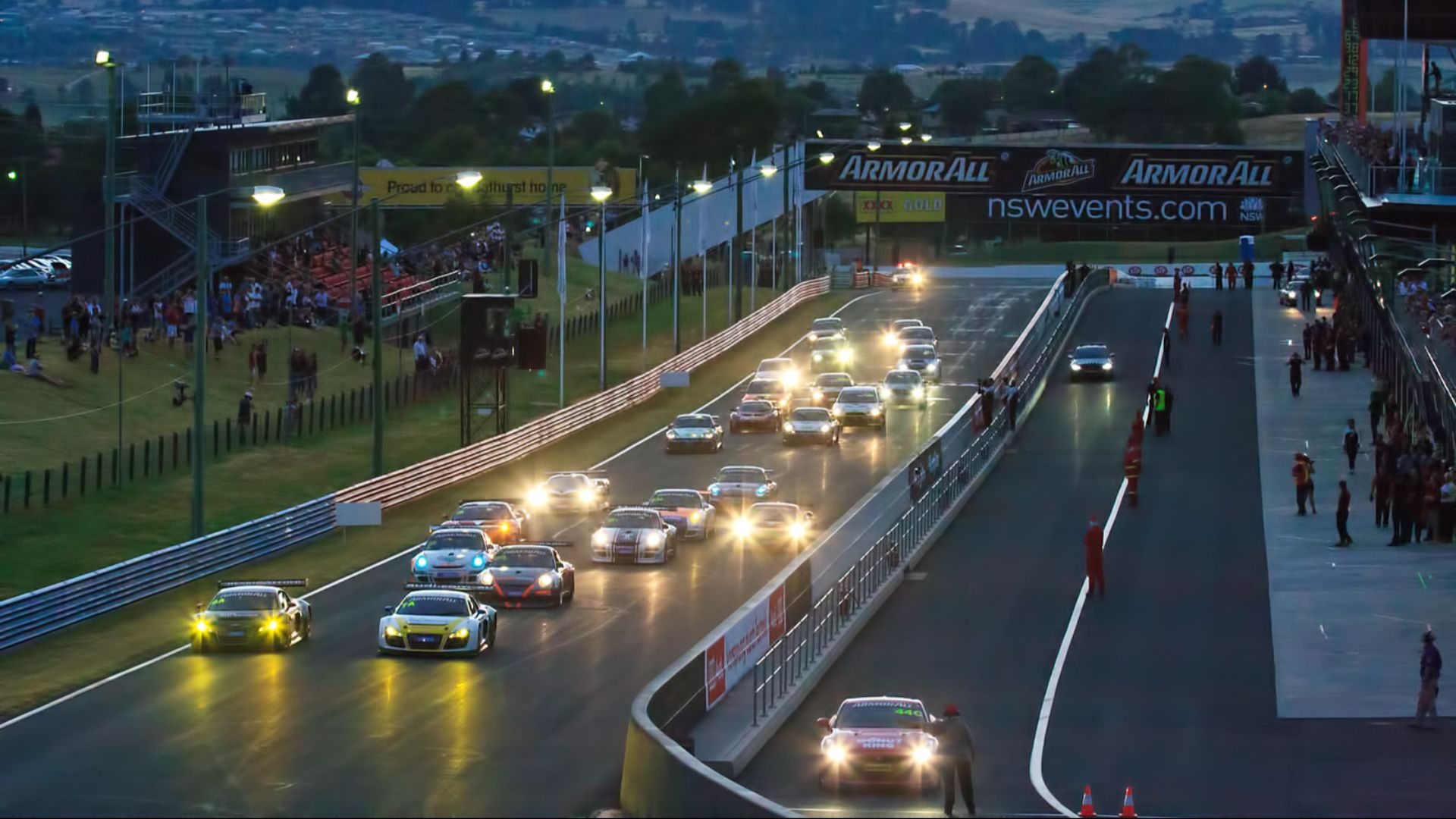 File:Bathurst 12 Hour Race, 2011.jpg
