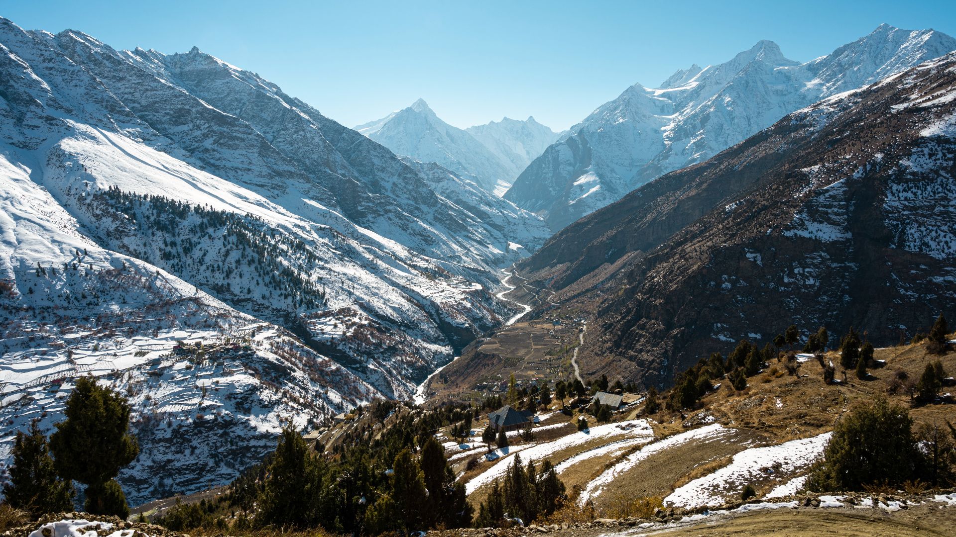 File:View from Shashur Monastery , Keylong.jpg