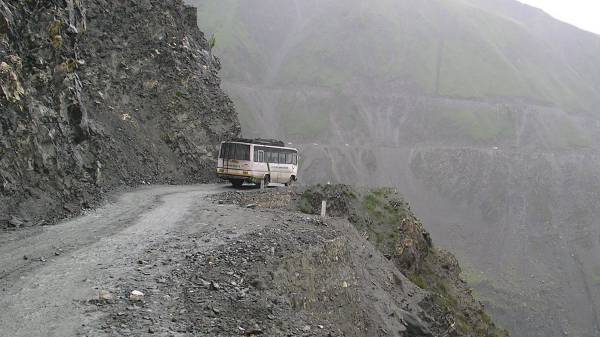 File:Zojila Road.jpg