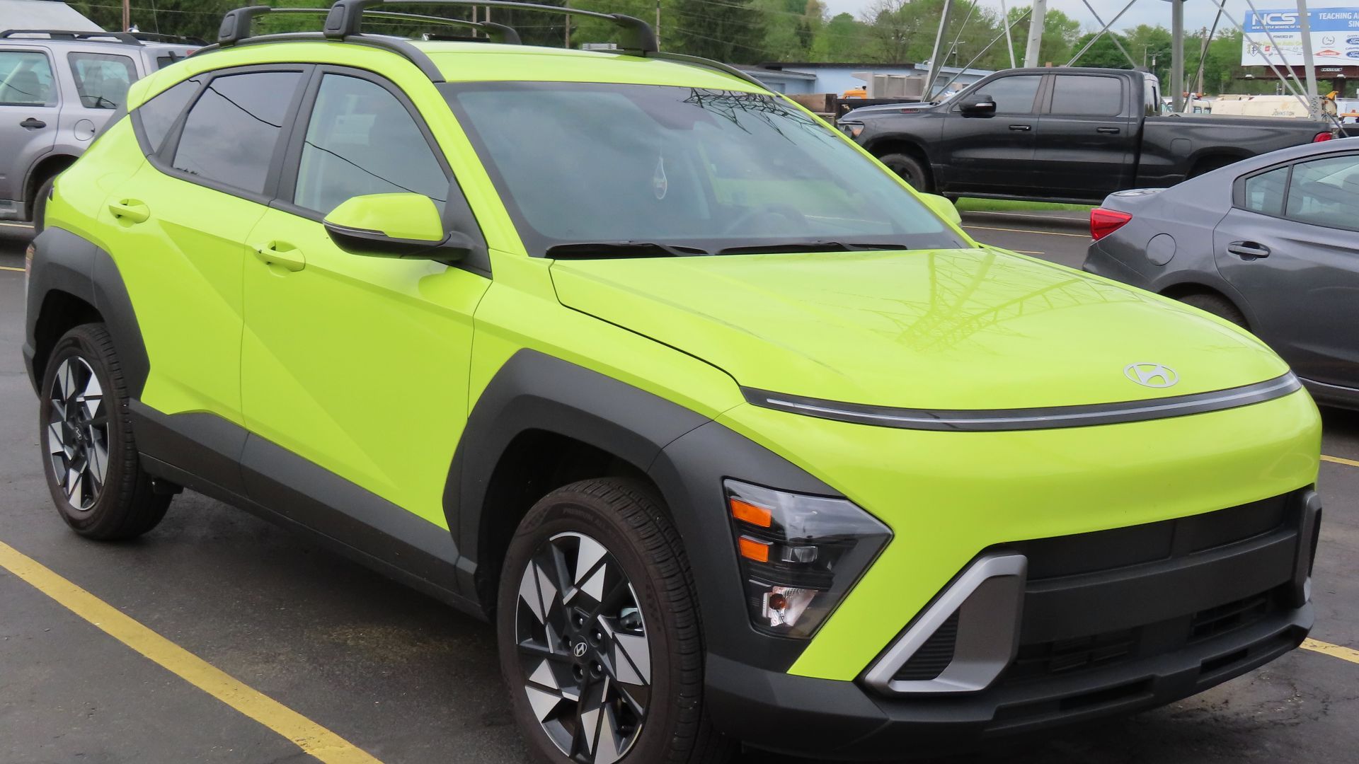 File:2024 Hyundai Kona SEL, front right, 05-06-2024.jpg