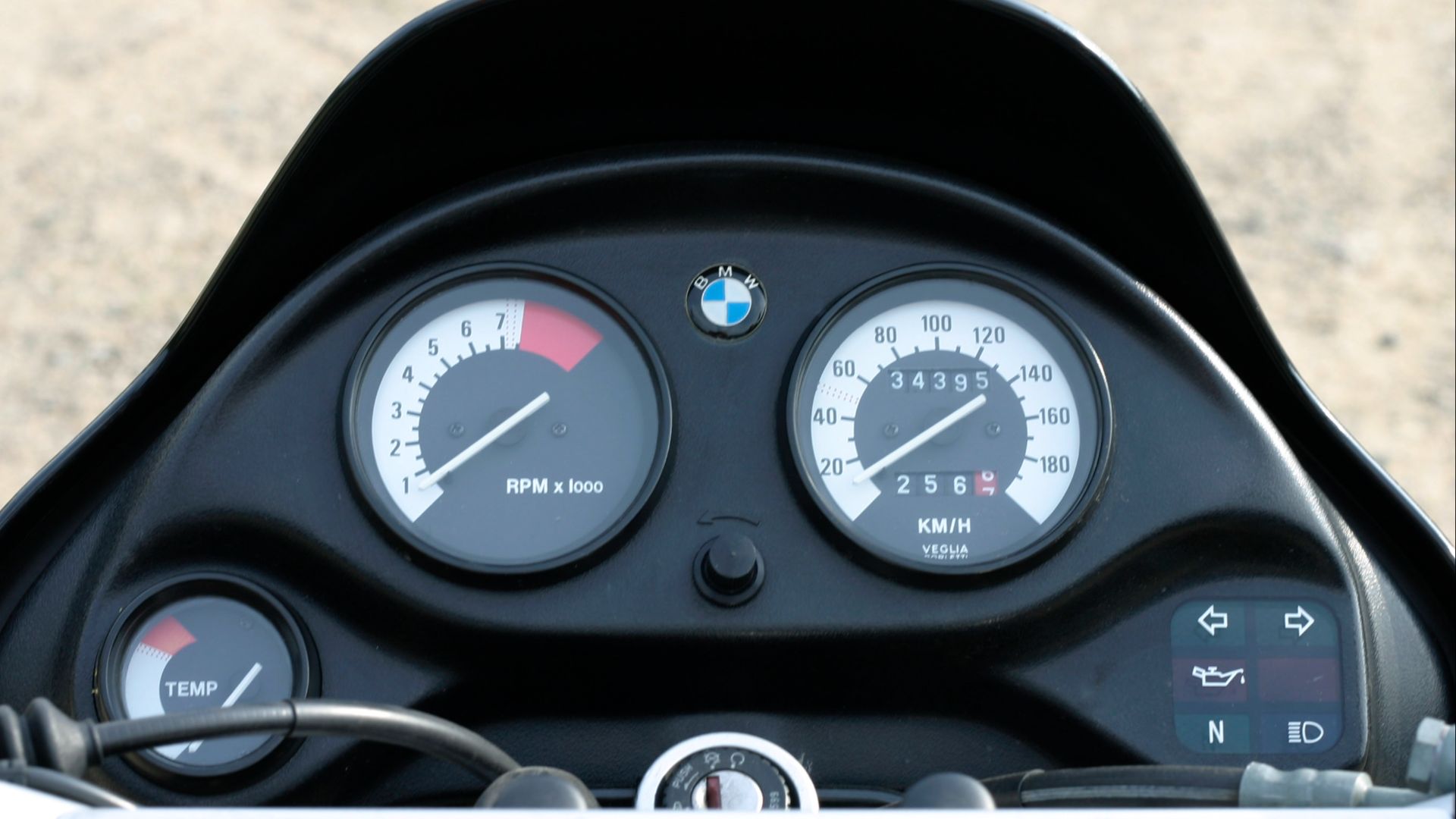 File:Motorcycle BMW f650 st 08 instrument-panel.jpg