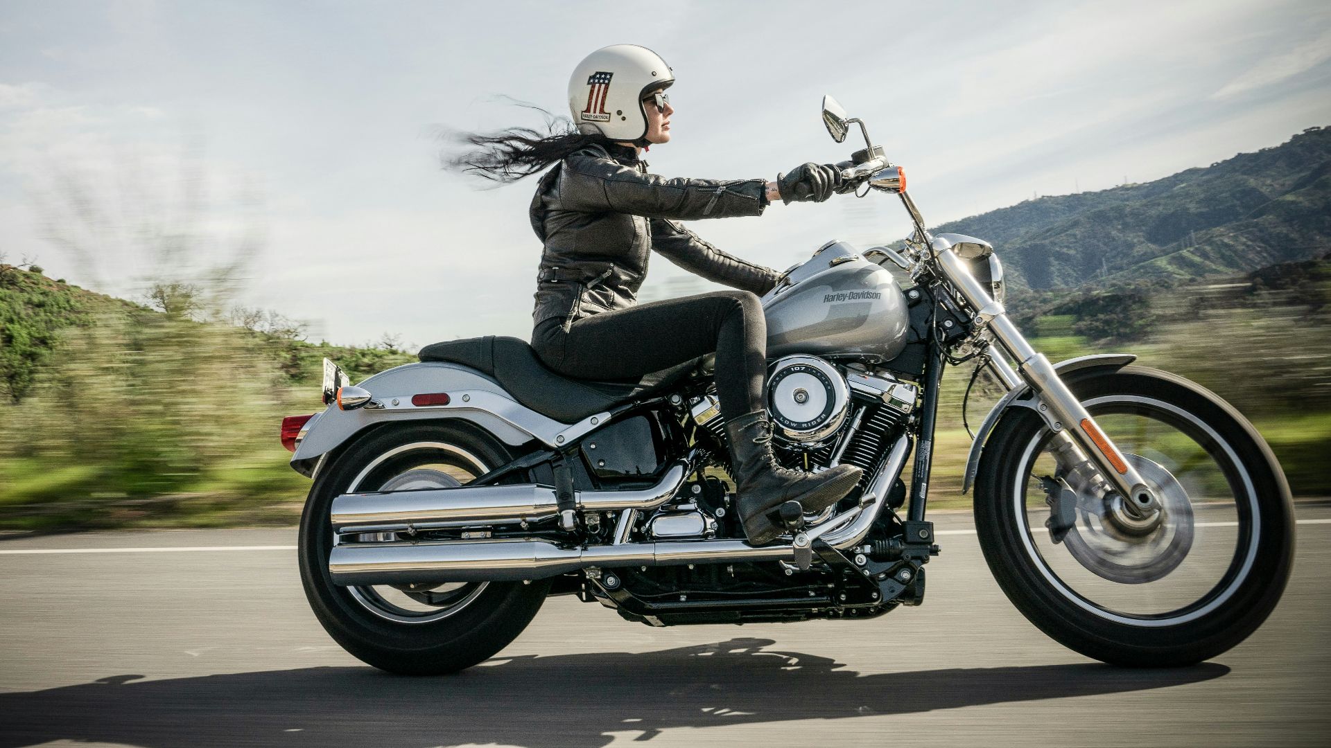 black and gray cruiser motorcycle