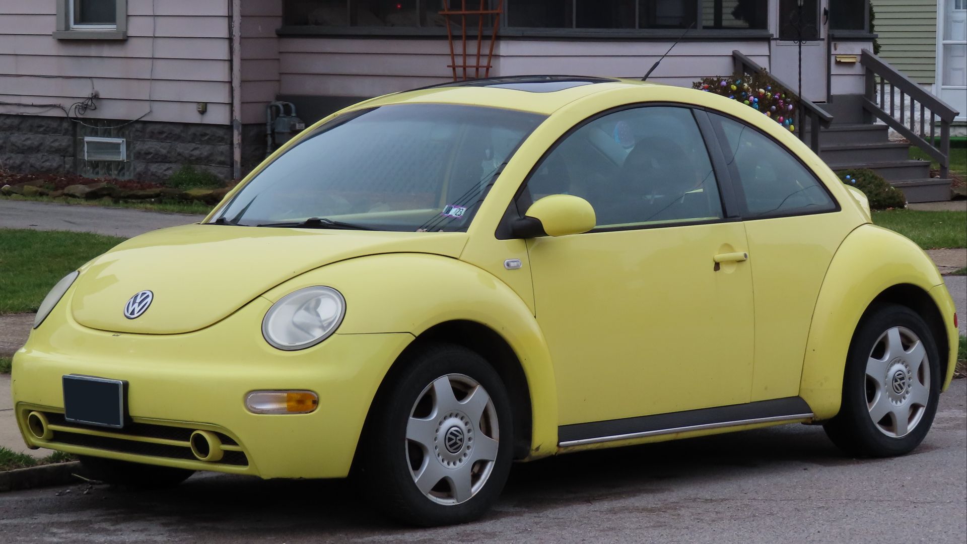 File:2001 Volkswagen New Beetle GLS 2.0, front left, 03-24-2023.jpg