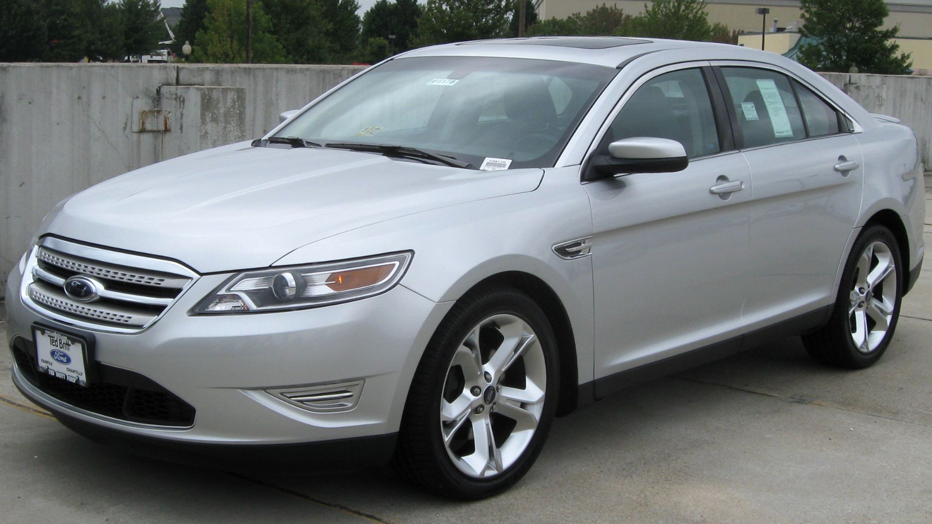 File:2010 Ford Taurus SHO -- 09-07-2009.jpg