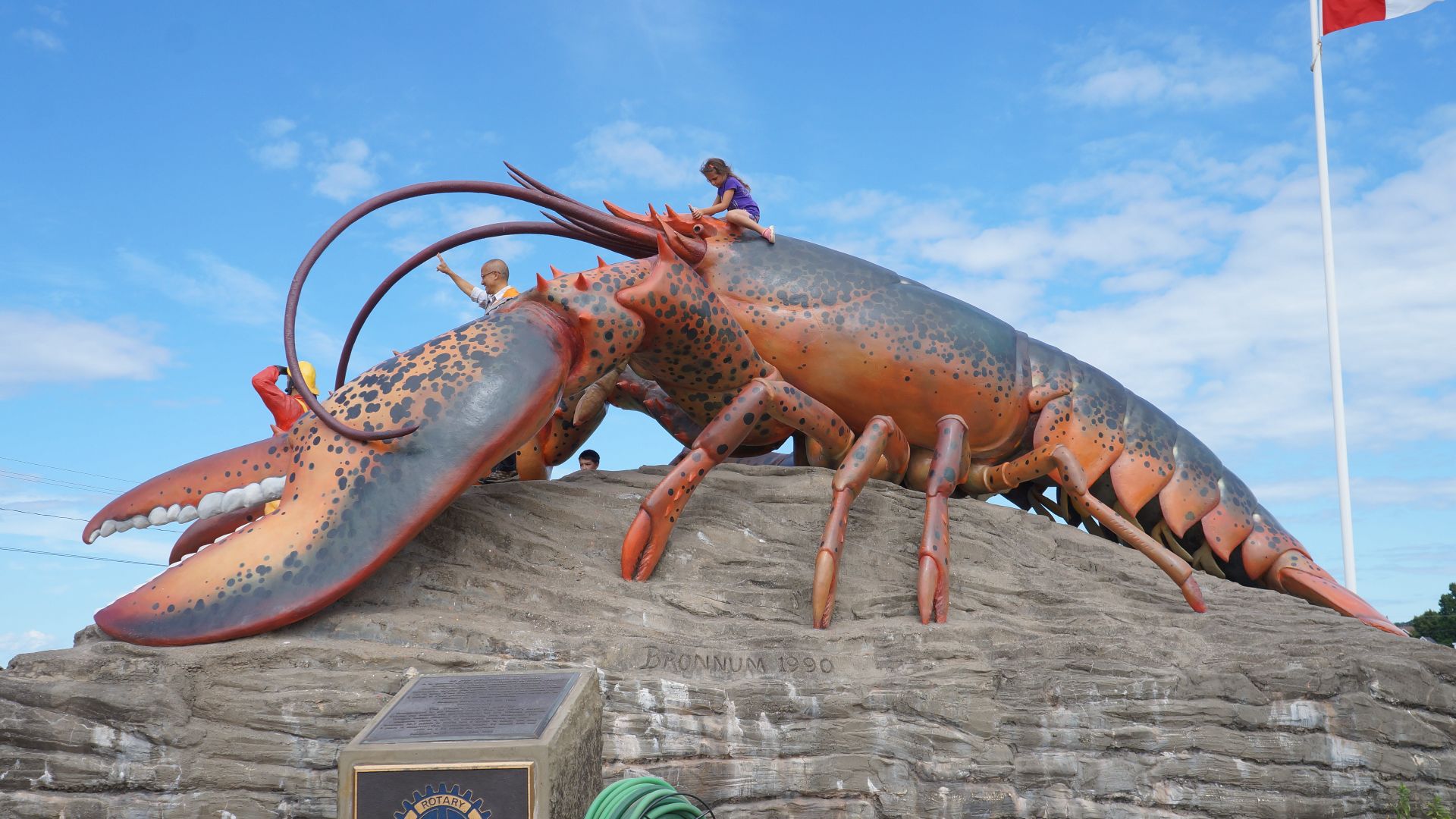 File:Statue of a huge lobster in Shediac - panoramio.jpg