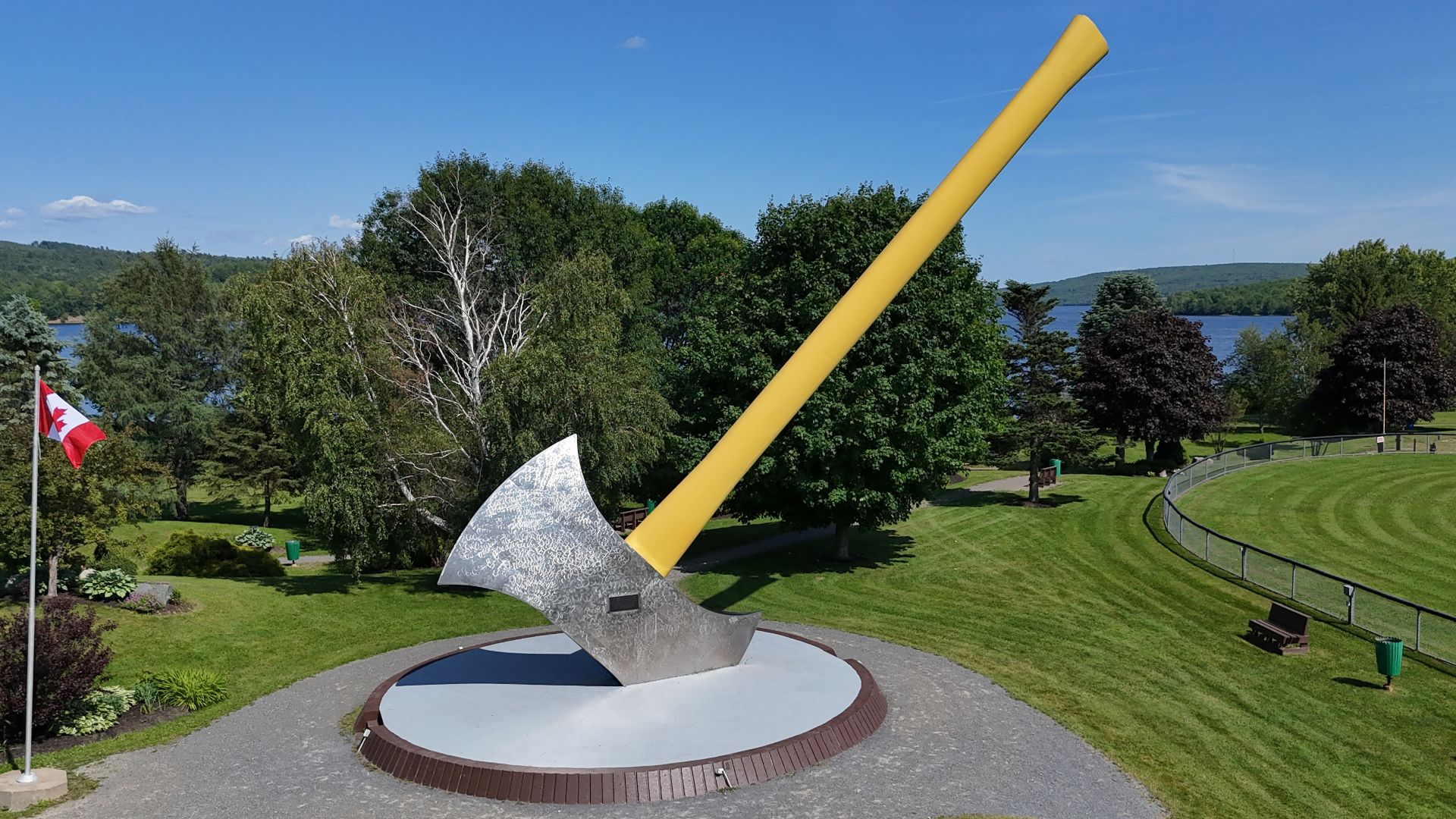 File:World's Largest Axe in Canada.jpg