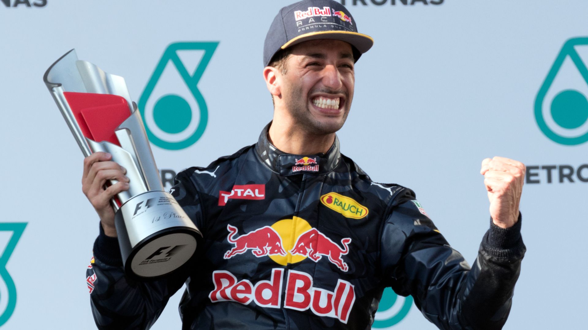 File:Daniel Ricciardo 2016 Malaysia podium.jpg
