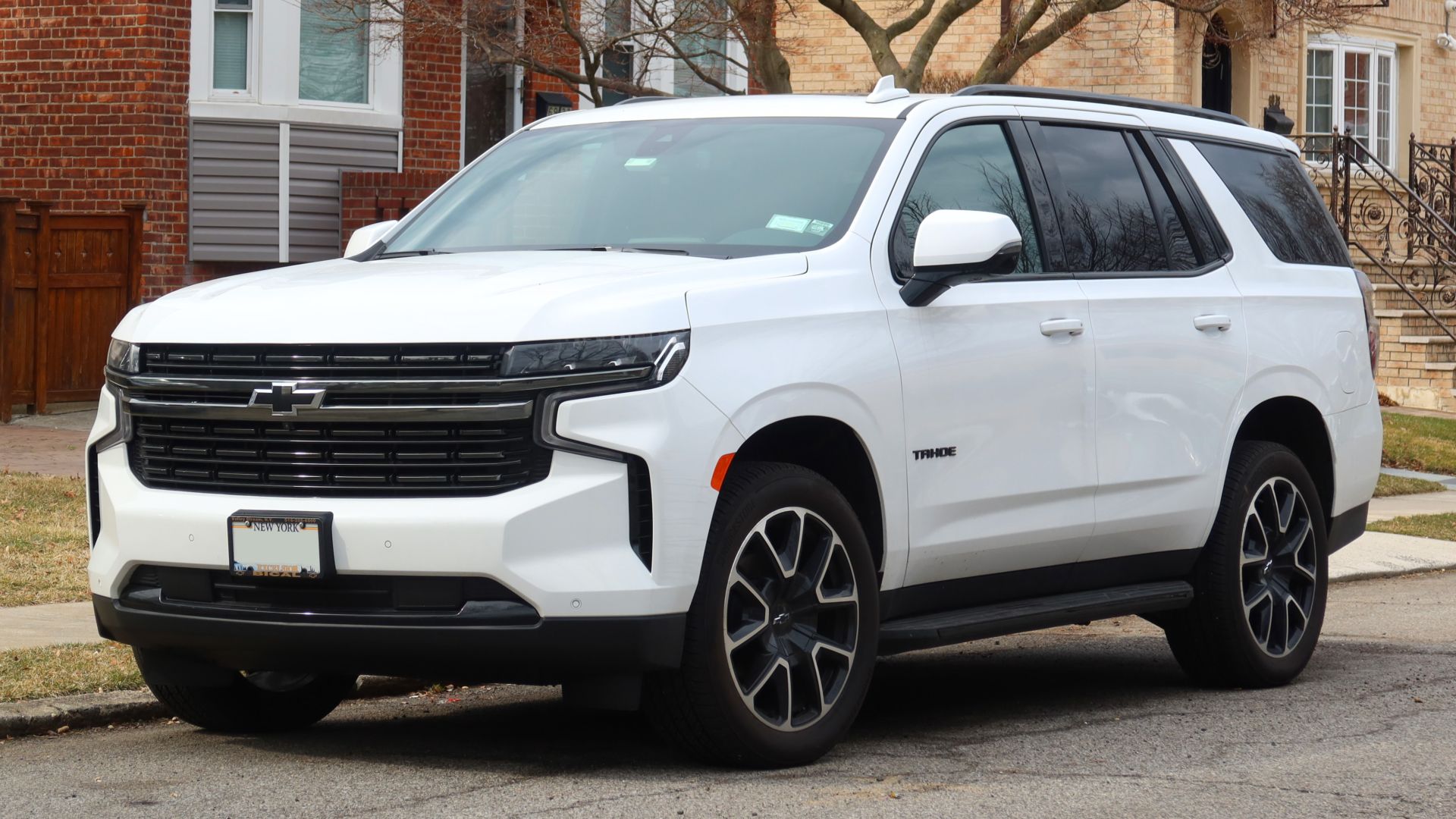 File:2022 Chevrolet Tahoe RST, front 3.7.22.jpg