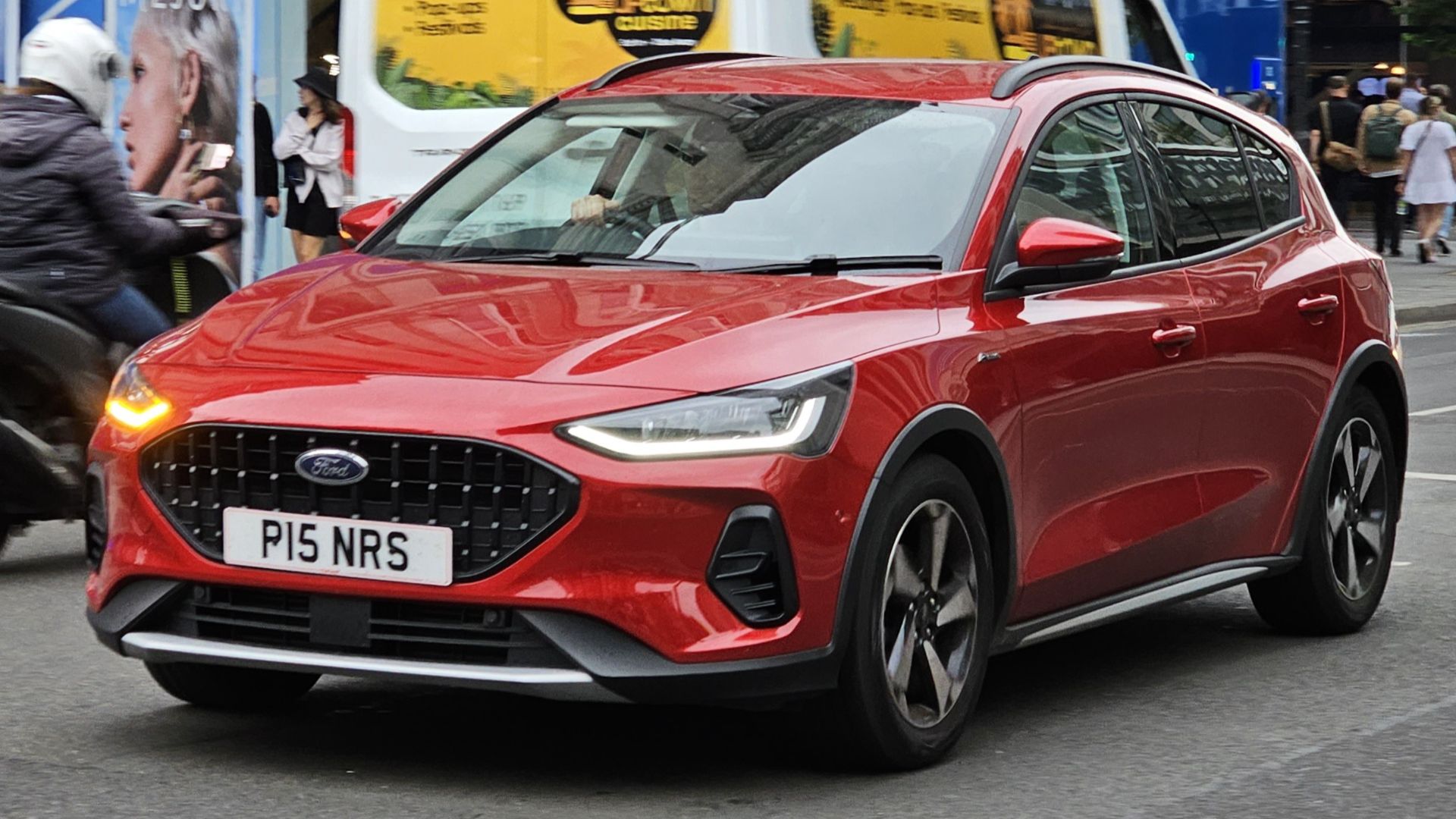 File:Ford Focus Activ C519 FL Race Red (1).jpg