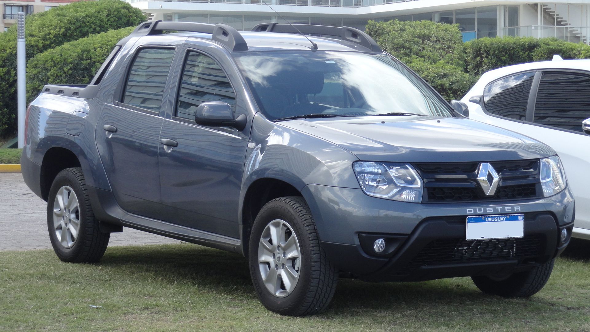 File:Renault Duster Oroch 2016 in Punta del Este 01.JPG