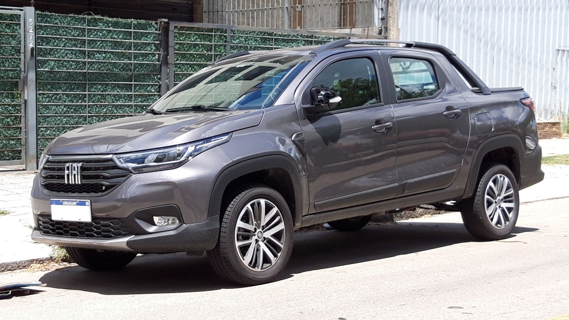 File:Fiat Strada 2020 Volcano in Montevideo (front).jpg