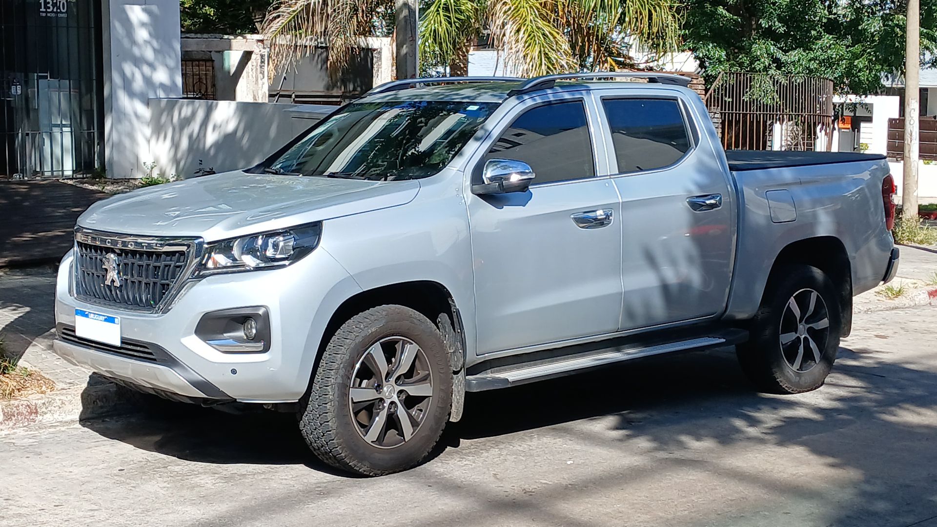 File:Peugeot Landtrek in Uruguay in 2024.jpg