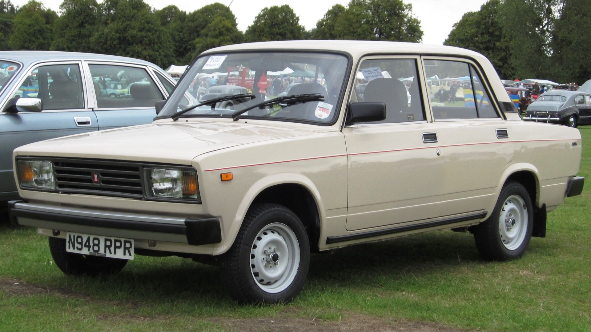 File:Lada 2107 aka Lada Riva October 1995 1452cc.jpg