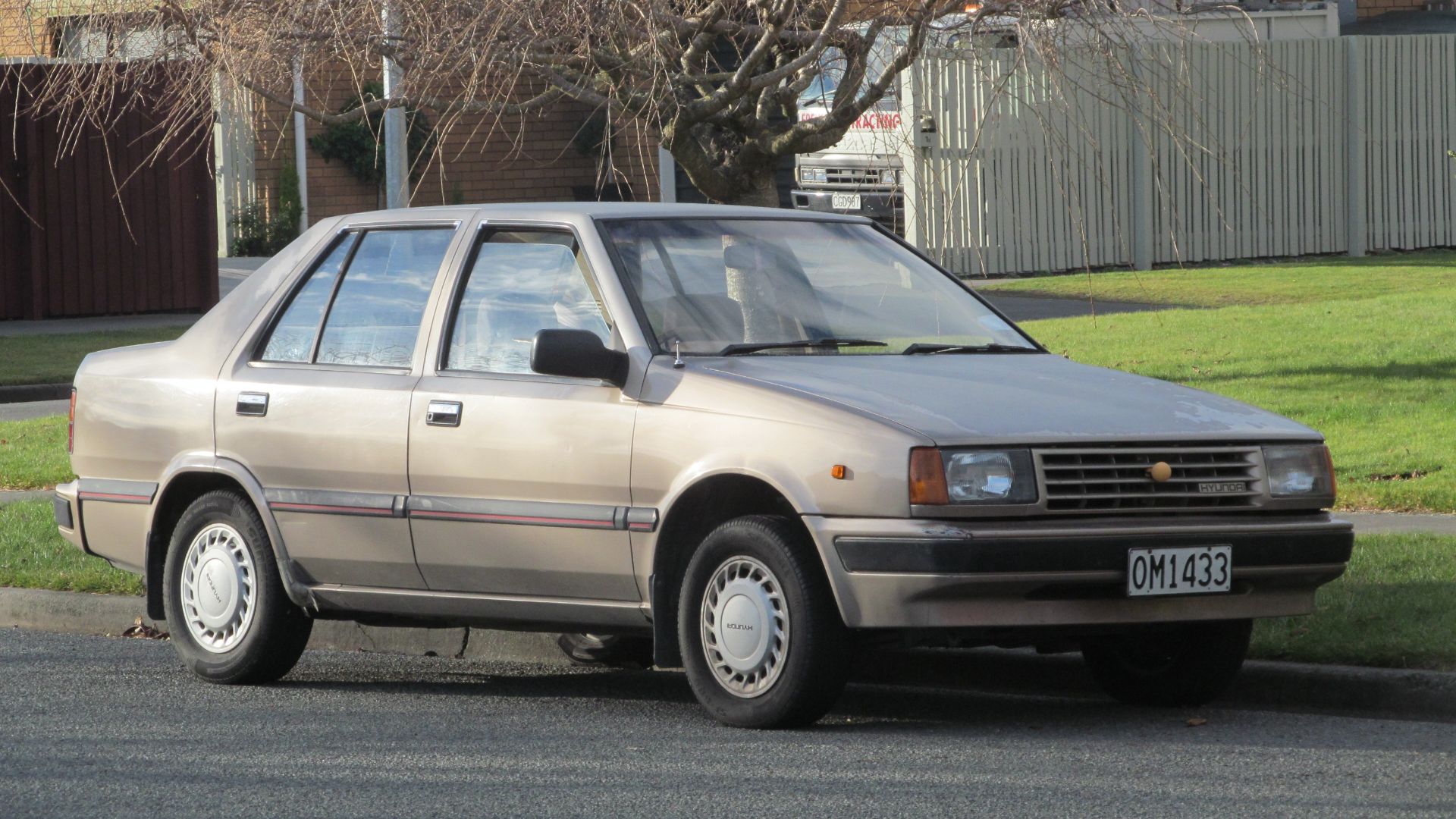 File:1989 Hyundai Excel GL (26164680885).jpg