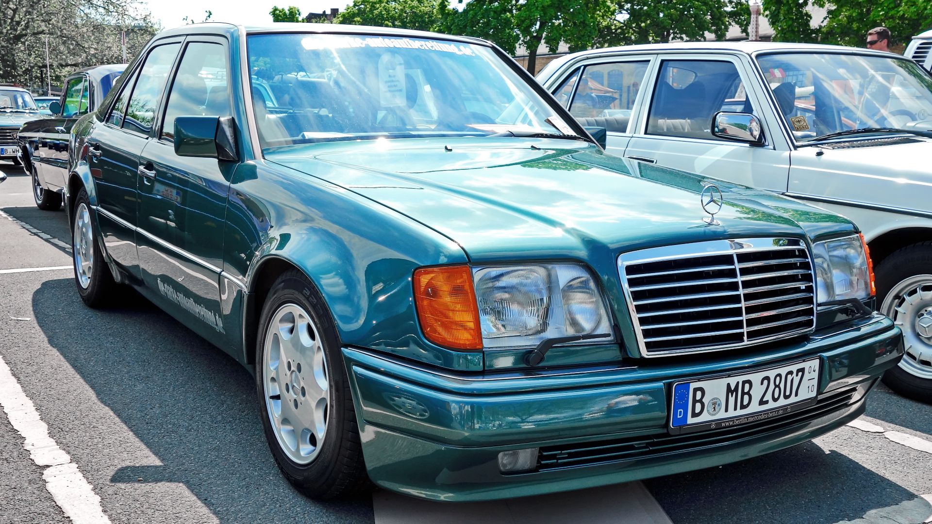 File:Mercedes-Benz E-Class (W124) (34506432794).jpg