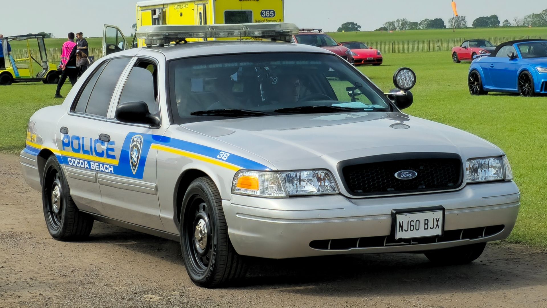 File:2010 Ford Crown Victoria Police Cruiser 2.jpg