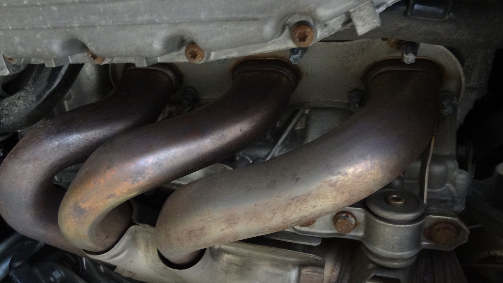 File:Engine LHS Exhaust Manifold (40561340735).jpg