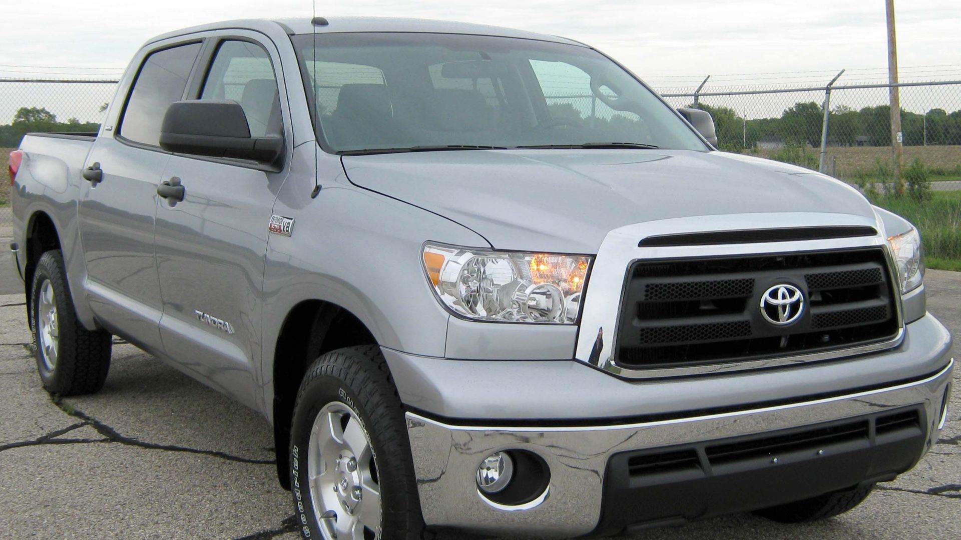 File:2010 Toyota Tundra CrewMax -- NHTSA.jpg