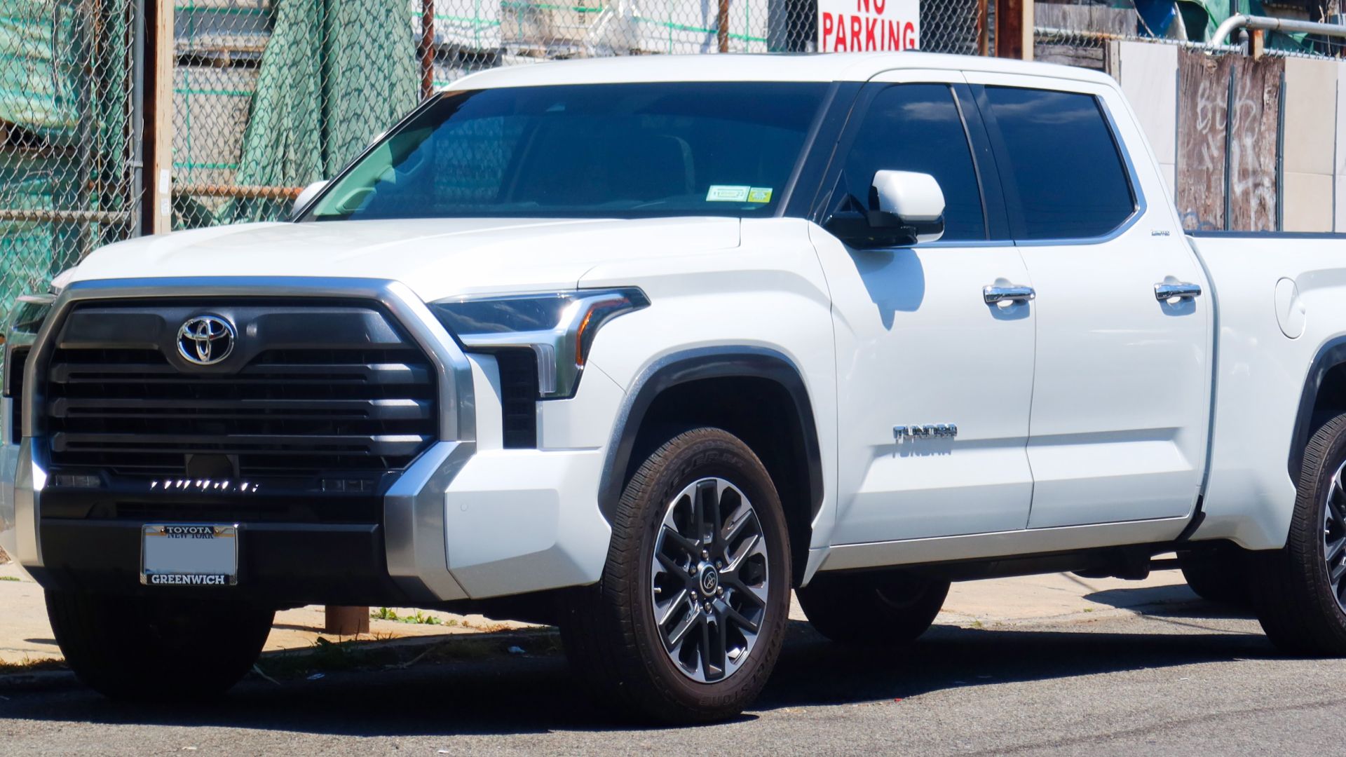 File:2022 Toyota Tundra CrewMax Limited, front 6.30.22.jpg