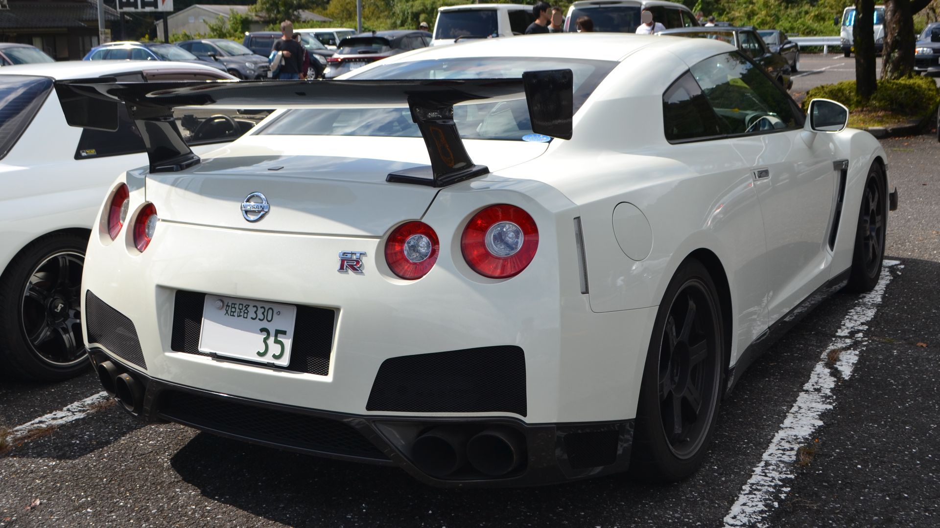 File:Nissan CBA-R35 GT-R Premium edition (23101510584).jpg