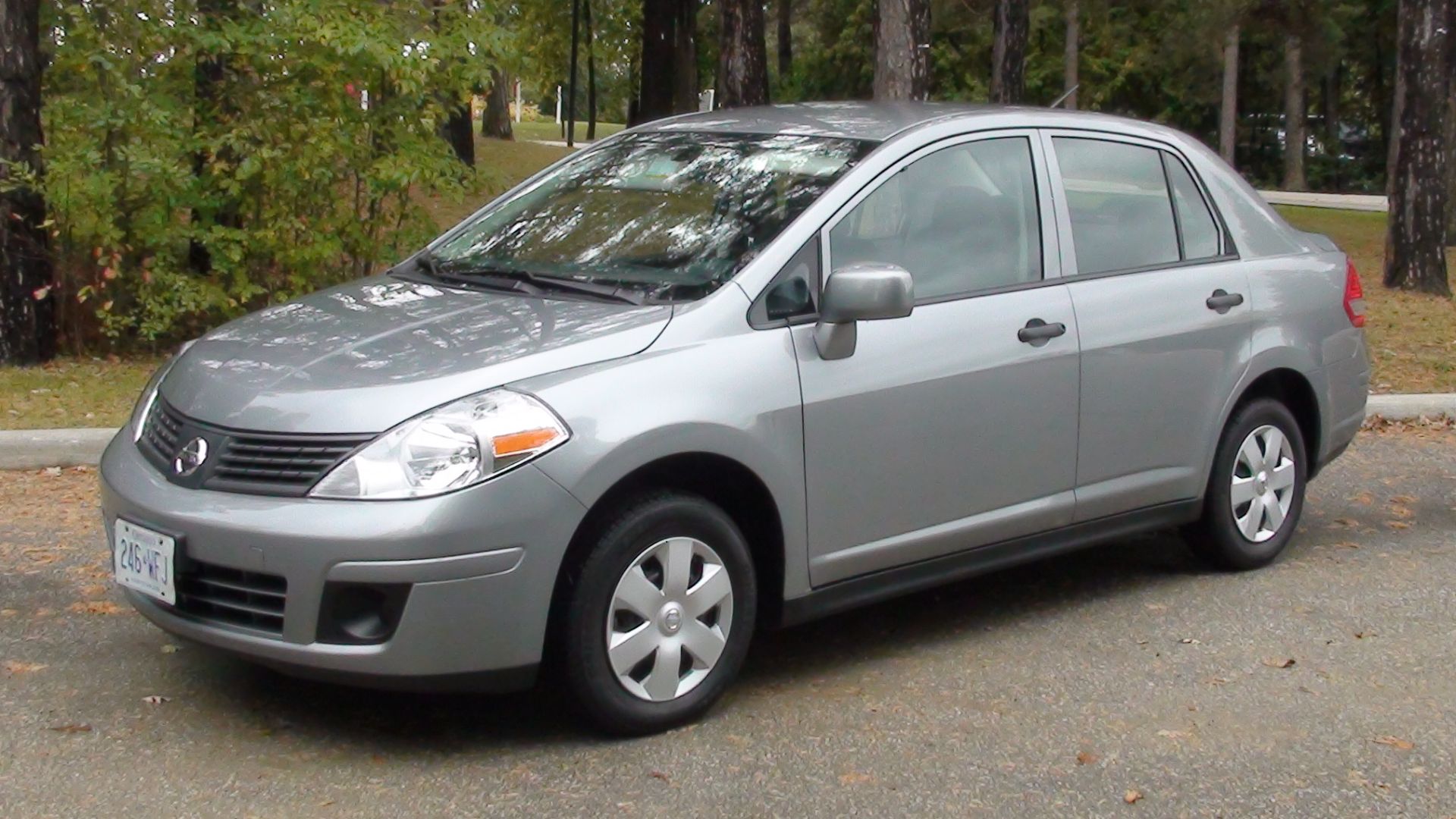 File:Tino Rossini's Reviews - 012 - 2009 Nissan Versa 1.6 Sedan.jpg