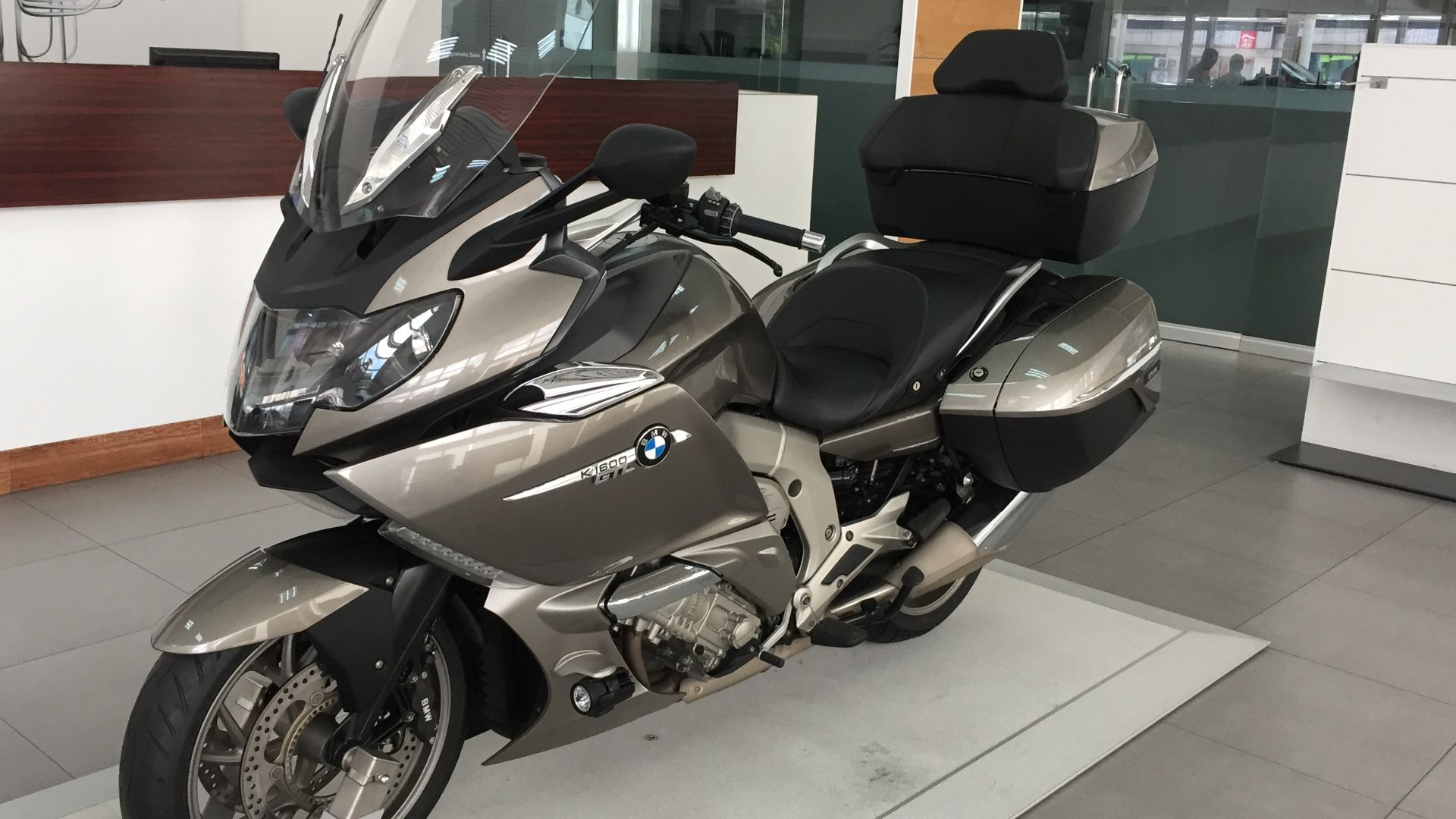 File:BMW K1600GTL showroom display.jpg