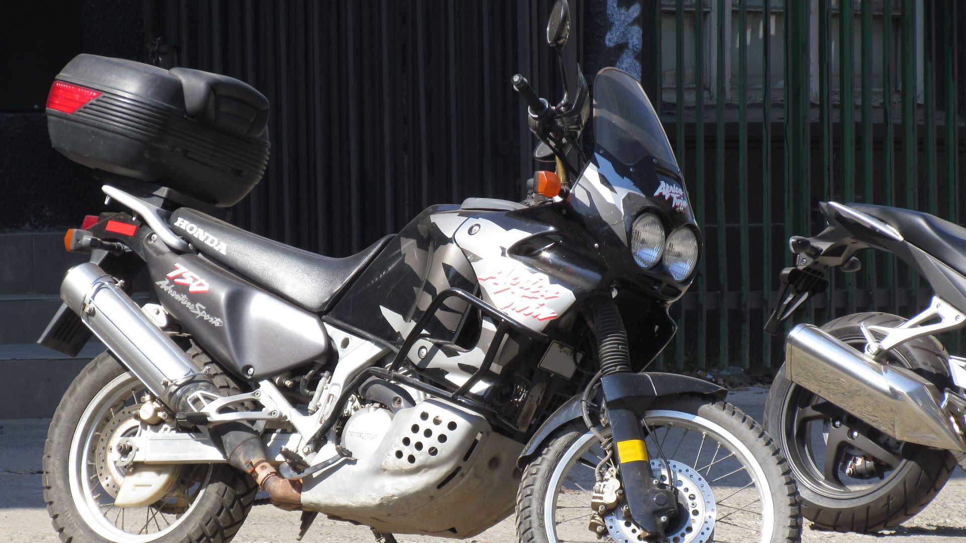 File:Honda XRV 750 Africa Twin Adventure Sports 2000 (9680690897).jpg