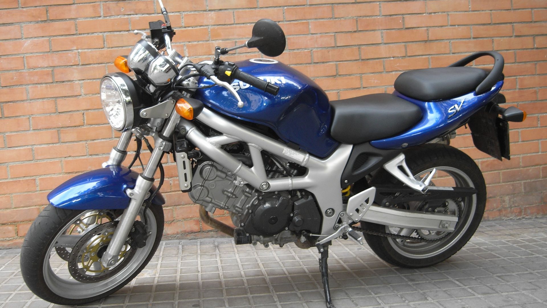 File:Suzuki SV650 (K2 2002).jpg