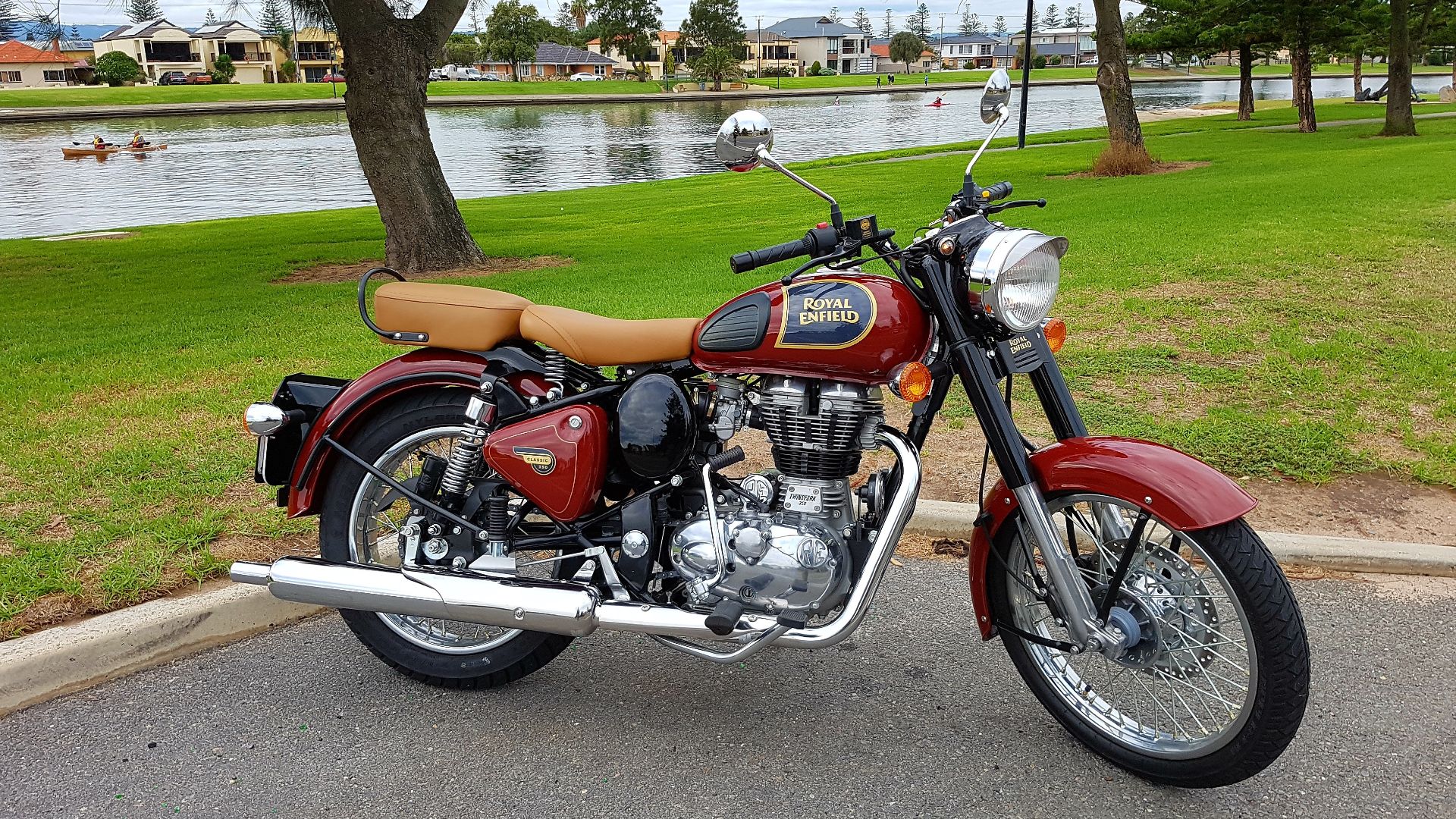 File:Royal Enfield Classic 350 (2017 Model Year).jpg