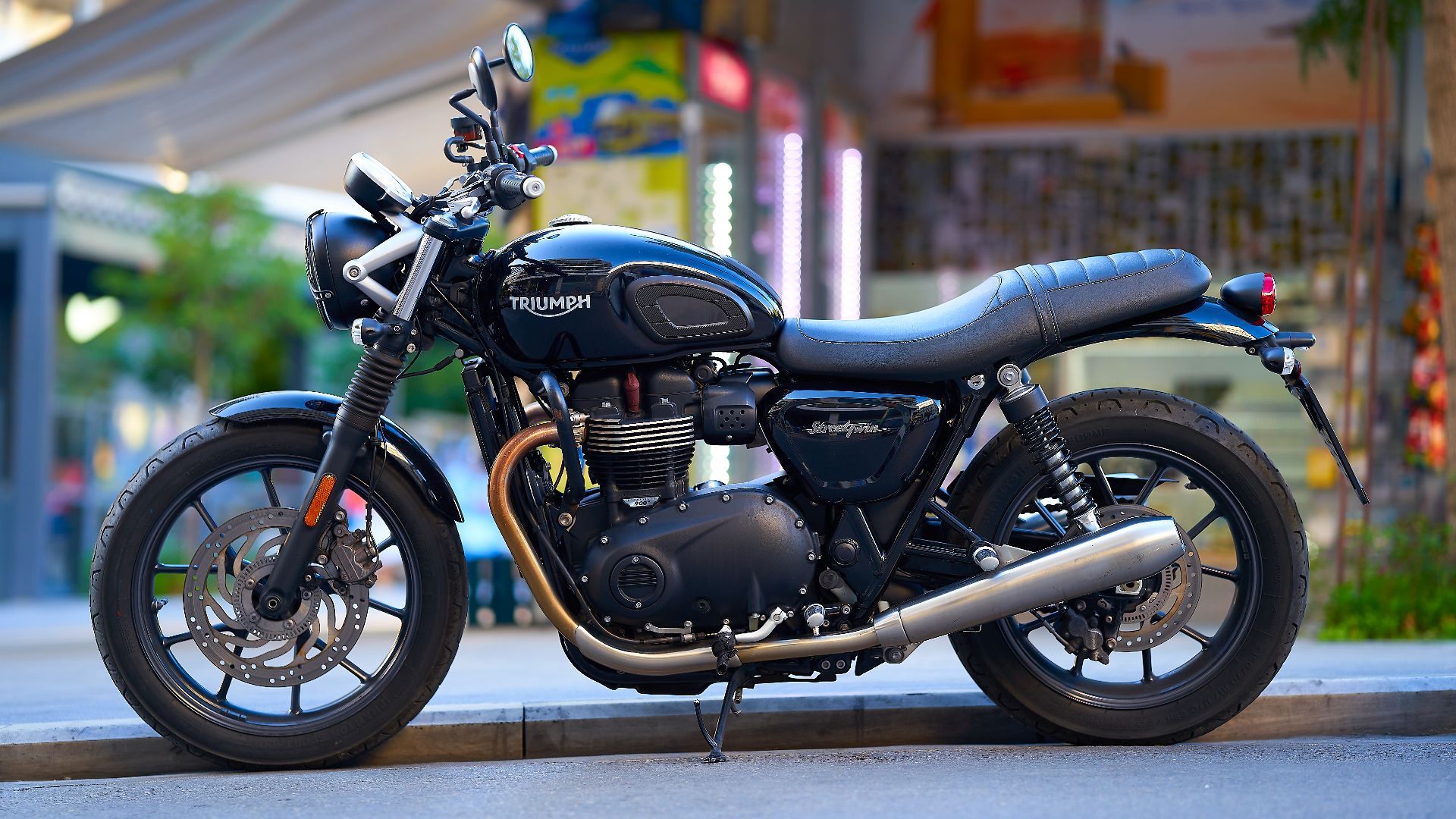 File:2016 Triumph Street Twin in Athens on 9-21-2023.jpg
