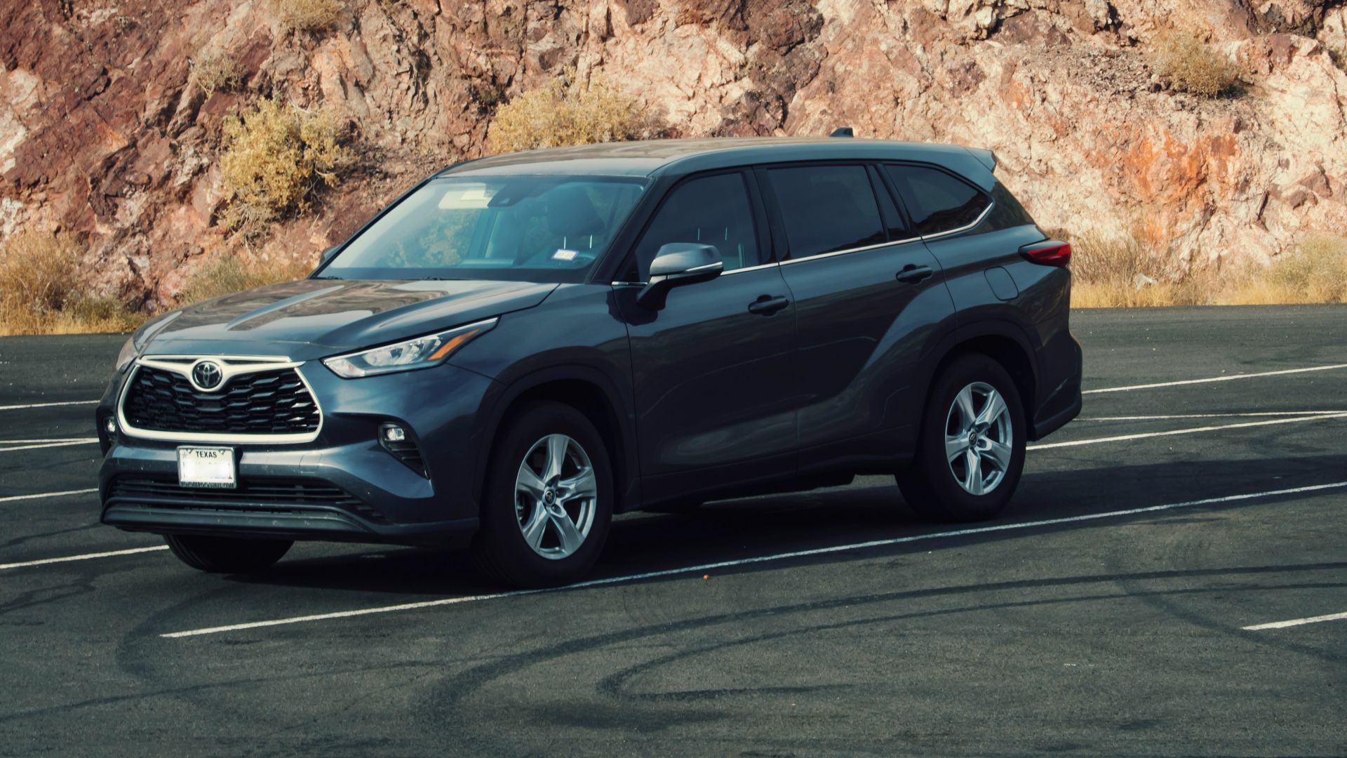 black audi a 4 on road during daytime