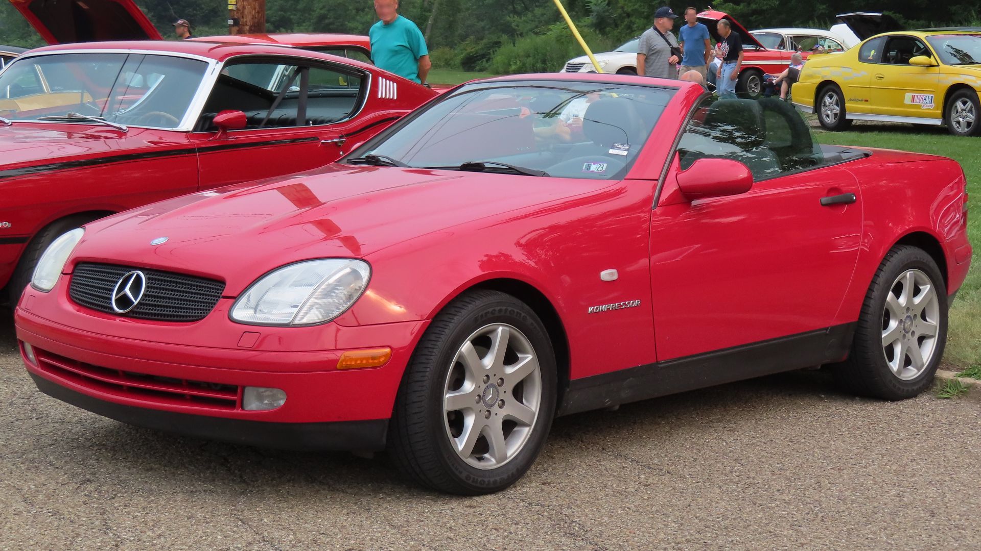 File:1998 Mercedes-Benz SLK 230 Kompressor, front left (Cruisin' the River Lowellville Car Cruise, July 17, 2023).jpg