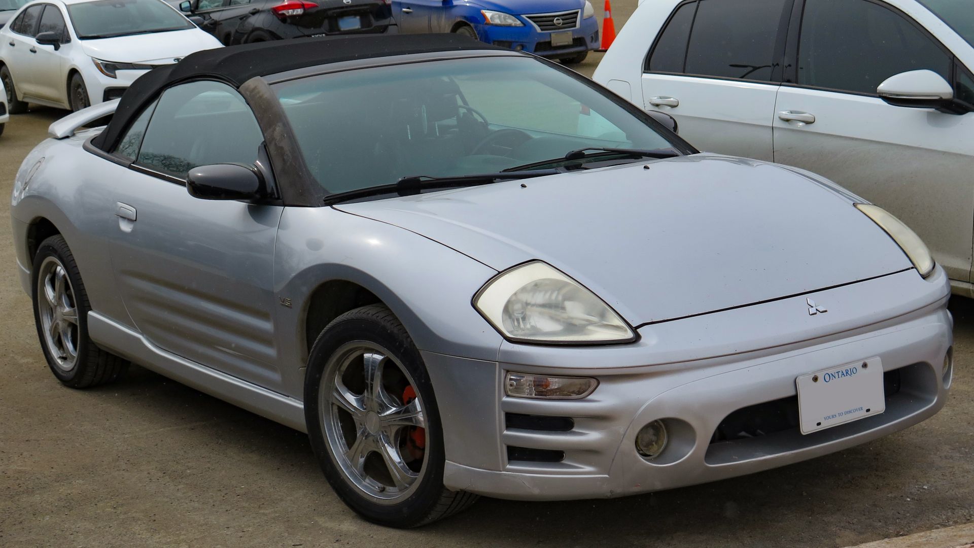 File:2003 Mitsubishi Eclipse Spyder GT in Sterling Silver Metallic, Front Right, 03-13-2023.jpg