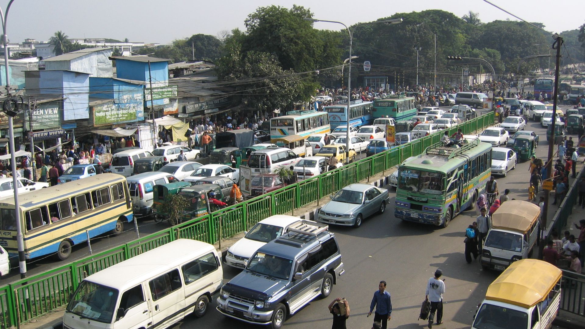 File:Dhaka traffic near New Market by Ragib.jpg