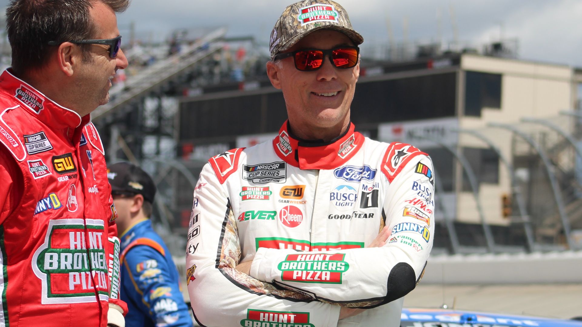 File:Kevin harvick rodney shilders (52866408851).jpg