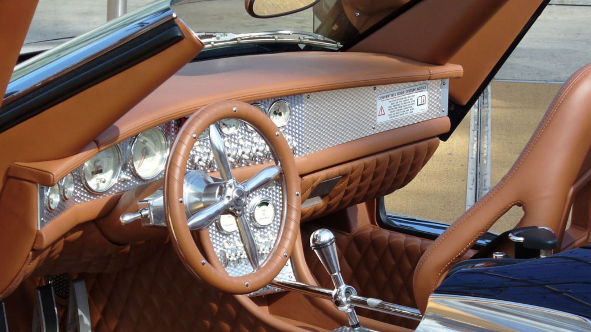 File:Spyker C8 Interieur.JPG