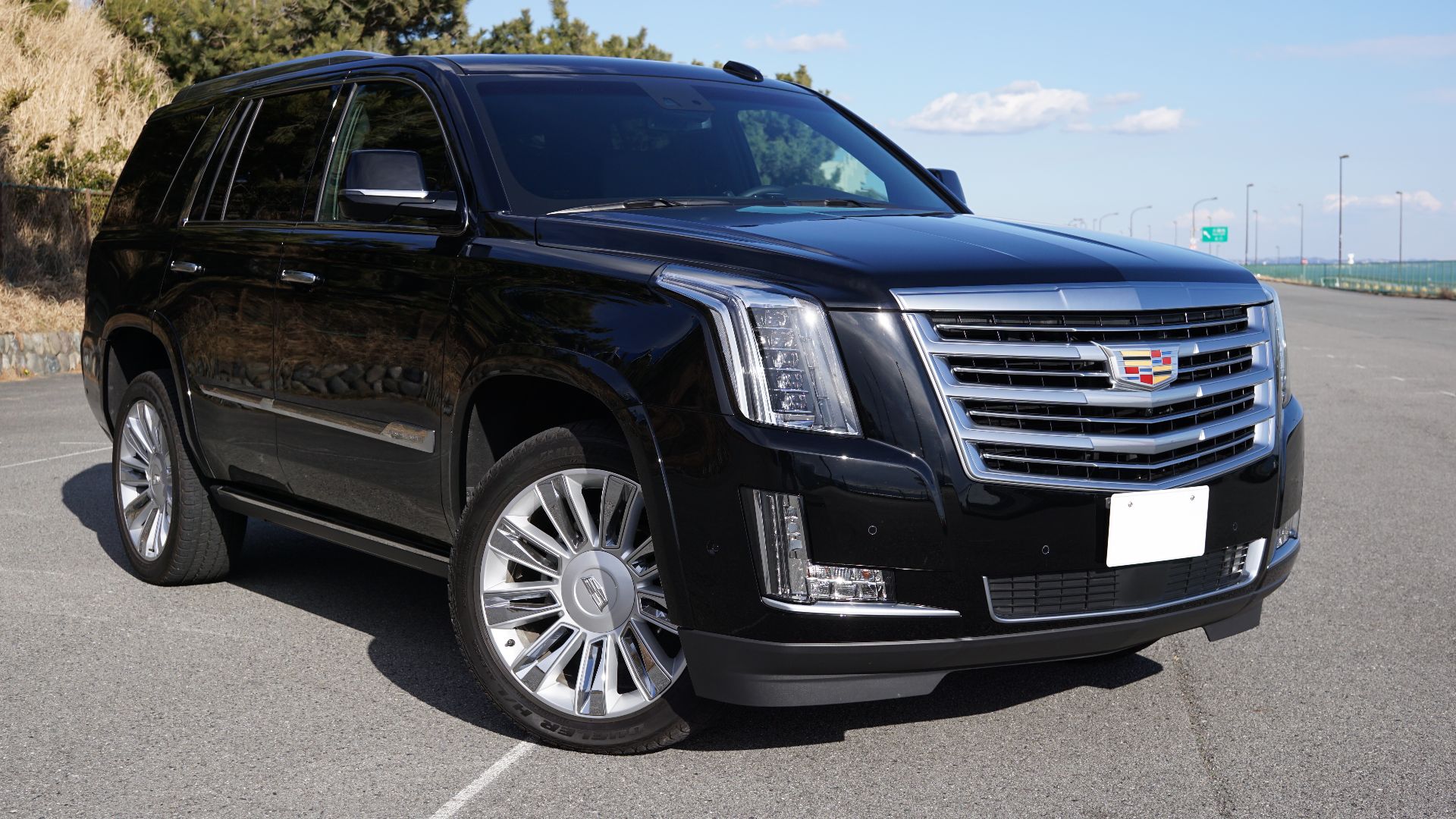 File:JAIA18 Cadillac Escalade Platinum GMT K2XL 1.jpg