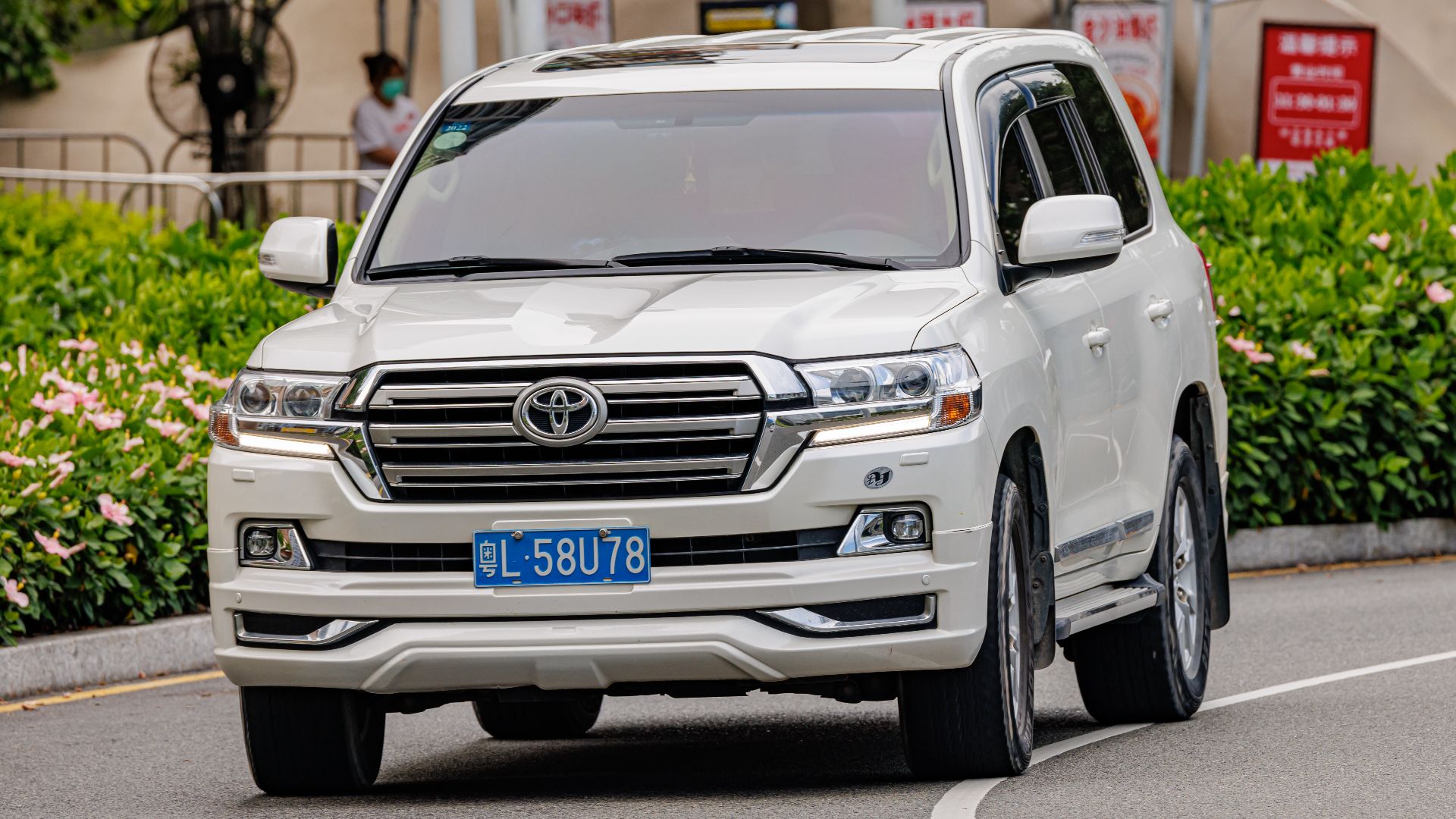 File:TOYOTA LAND CRUISER 200 China (3).jpg