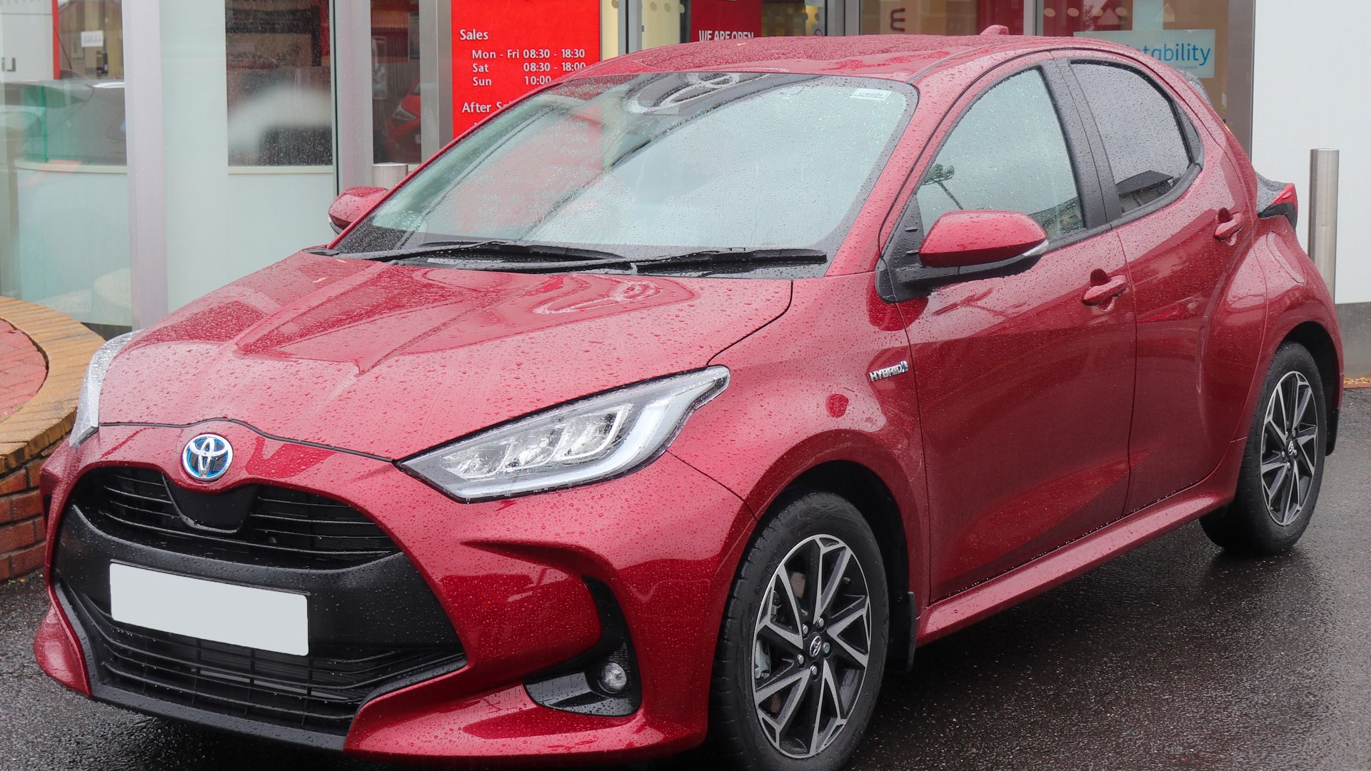 File:2020 Toyota Yaris Design HEV CVT 1.5 Front.jpg