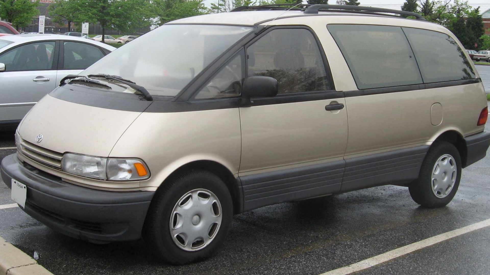 File:Toyota-Previa.jpg