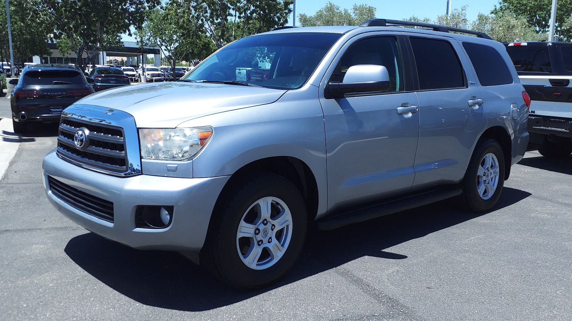 File:16 Toyota Sequoia SR5.jpg