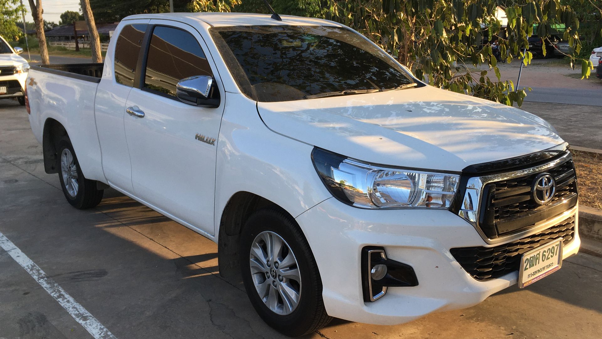 File:2019 Toyota Hilux Revo Smart Cab Z Edition GUN122R.jpg