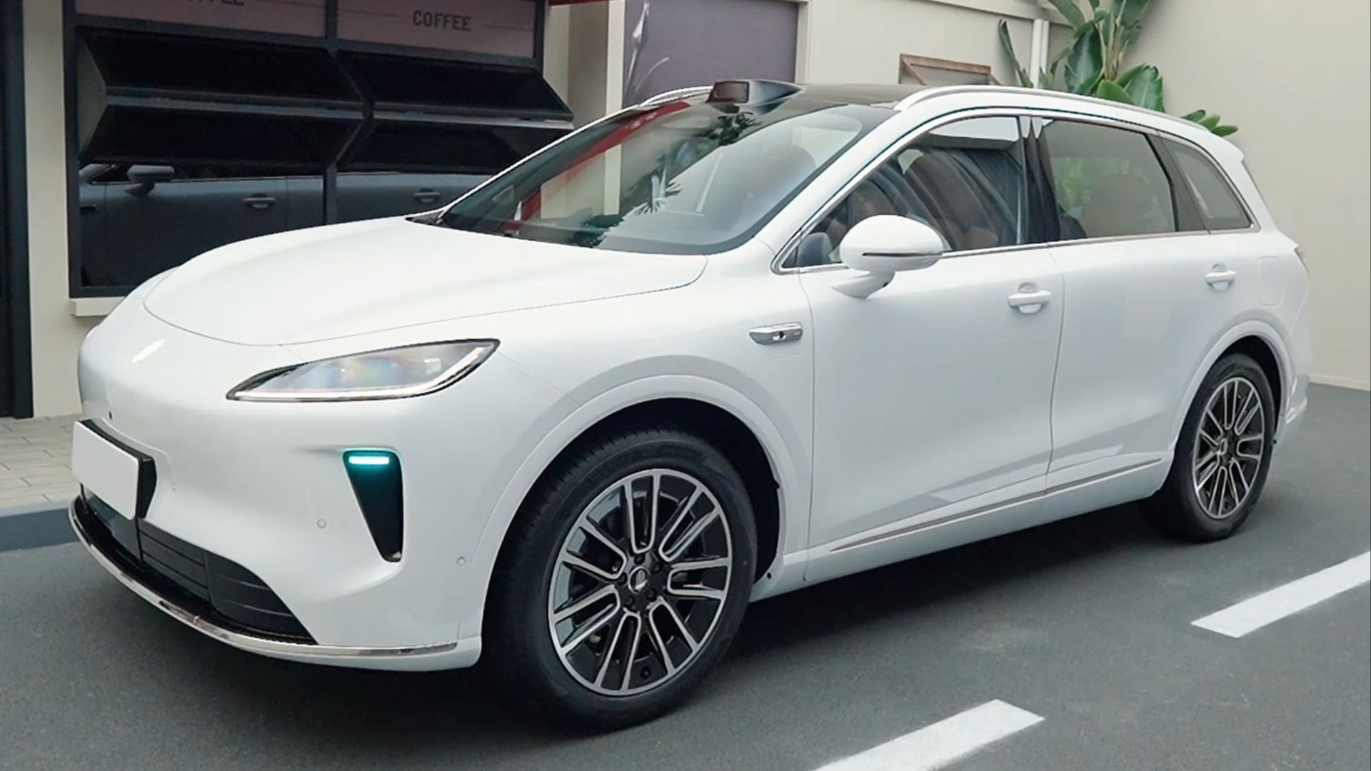 File:2025 SAIC H5 front view.png