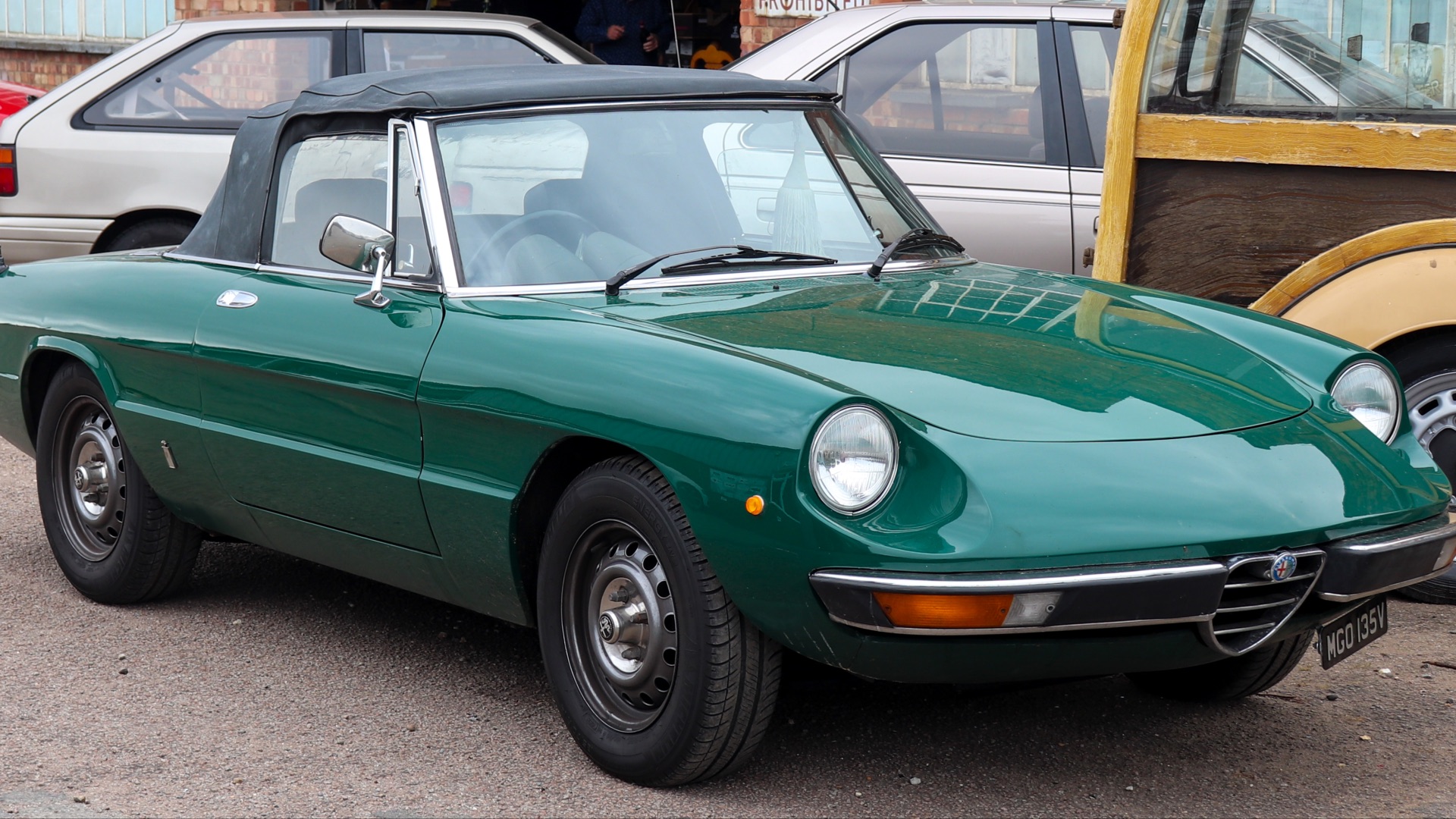 File:1978 Alfa Romeo 2000 Spider Veloce 2.0 Front.jpg